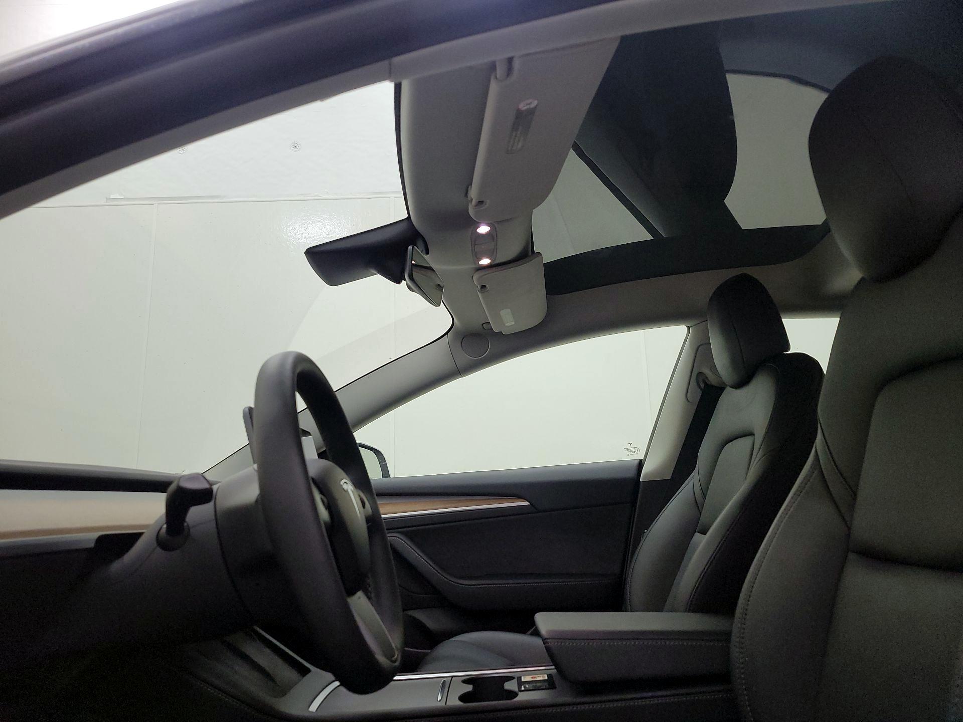 Thumbnail: 2022 Tesla Model 3 - 17
