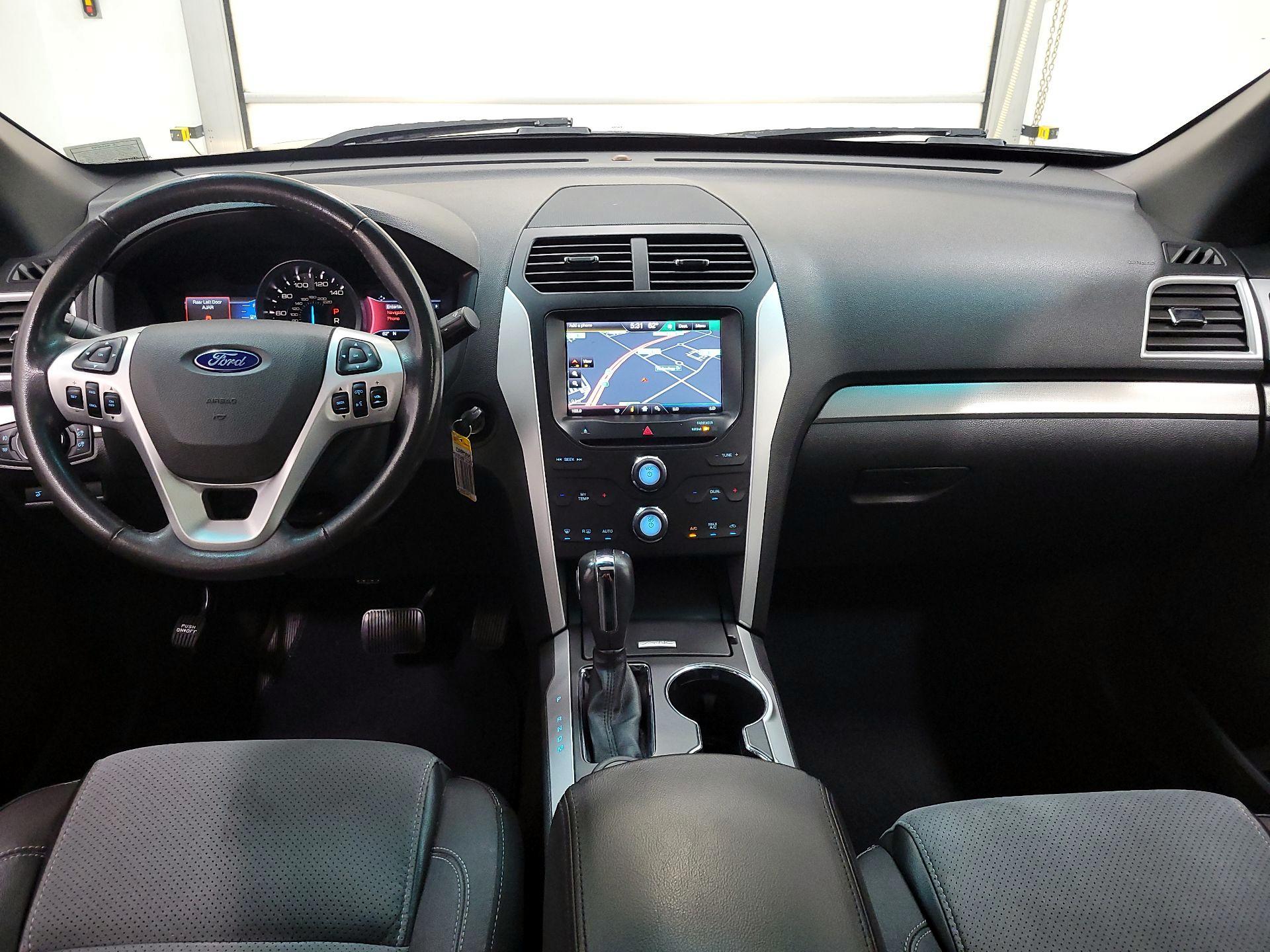 Thumbnail: 2015 Ford Explorer - 9
