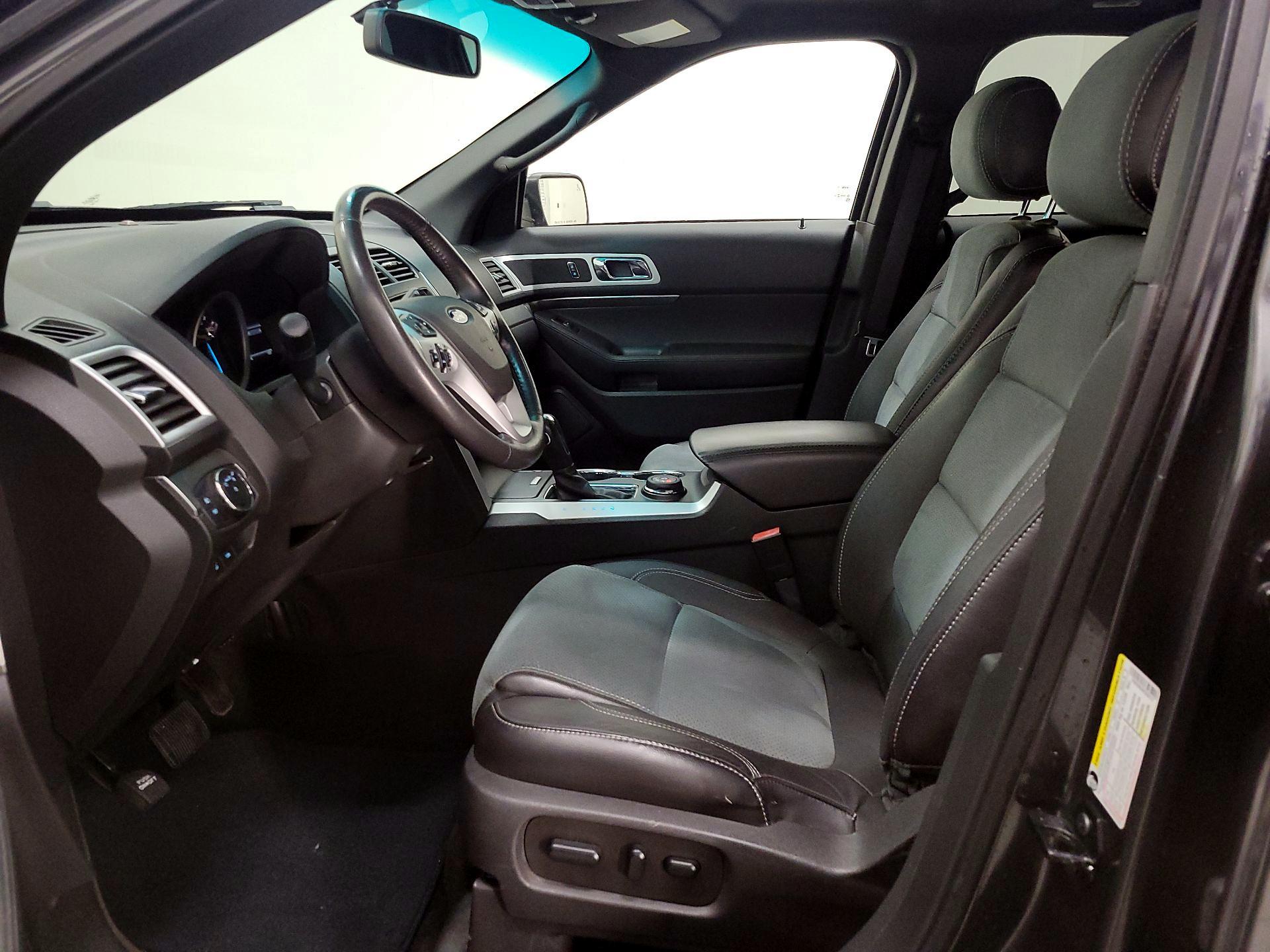Thumbnail: 2015 Ford Explorer - 11