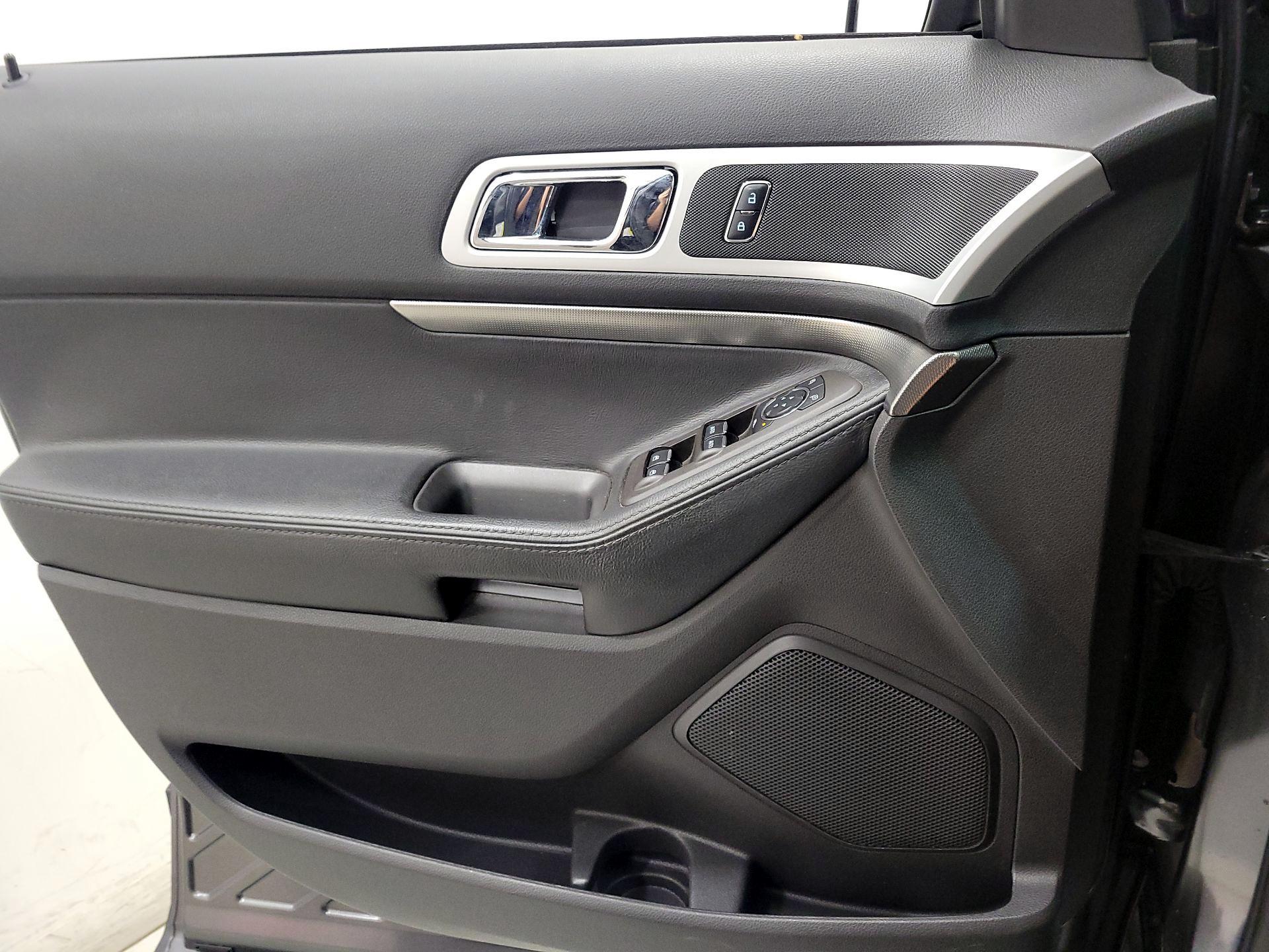 Thumbnail: 2015 Ford Explorer - 12