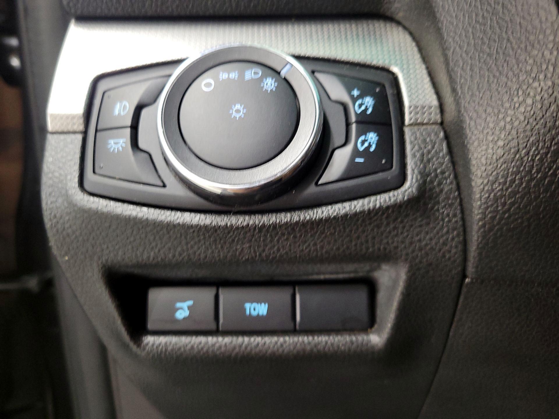 Thumbnail: 2015 Ford Explorer - 13