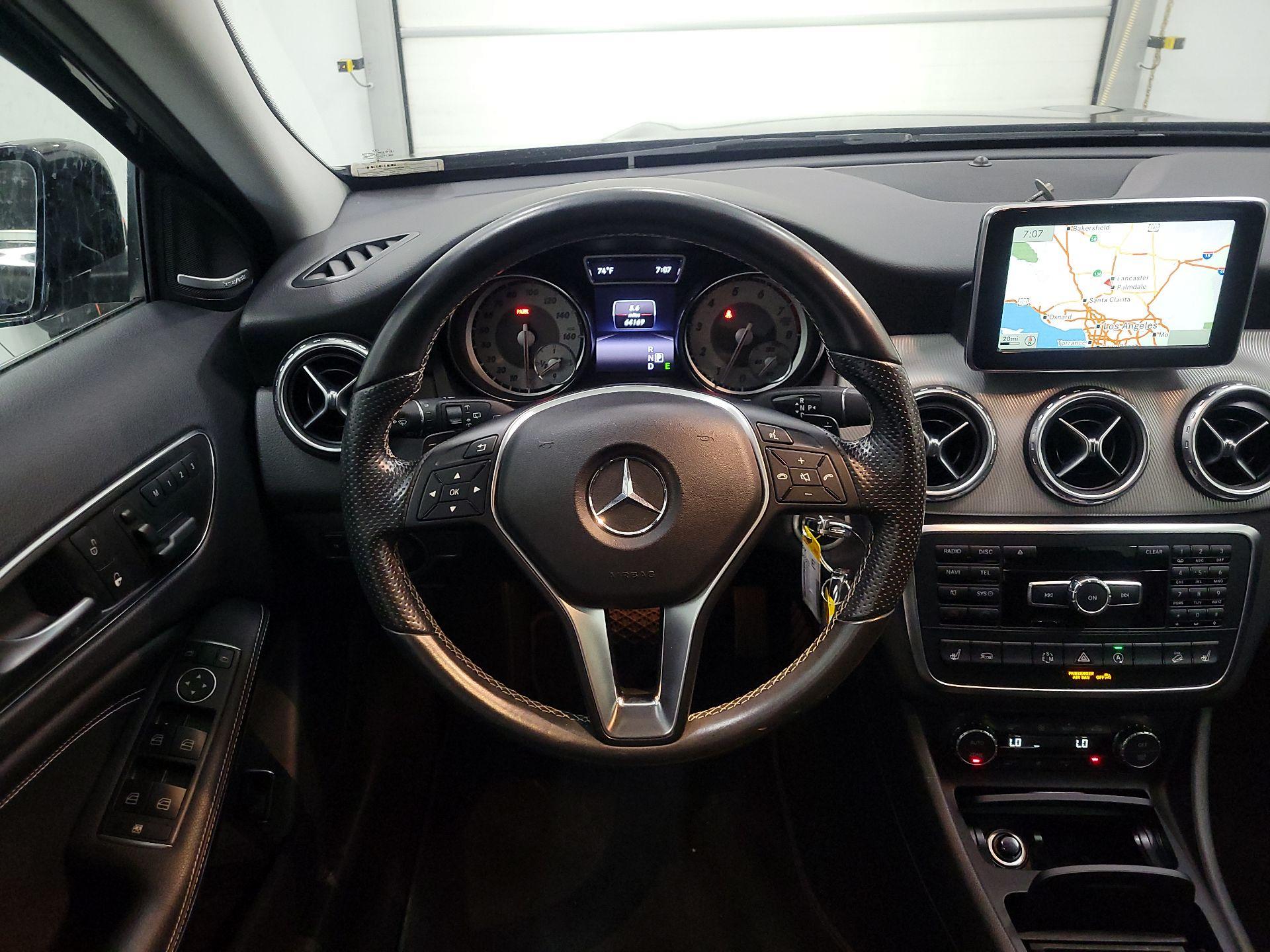 Thumbnail: 2015 Mercedes-Benz GLA - 10