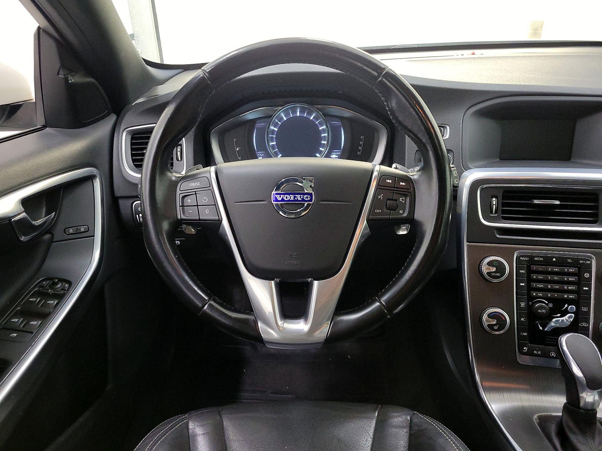 Thumbnail: 2016 Volvo V60 - 10