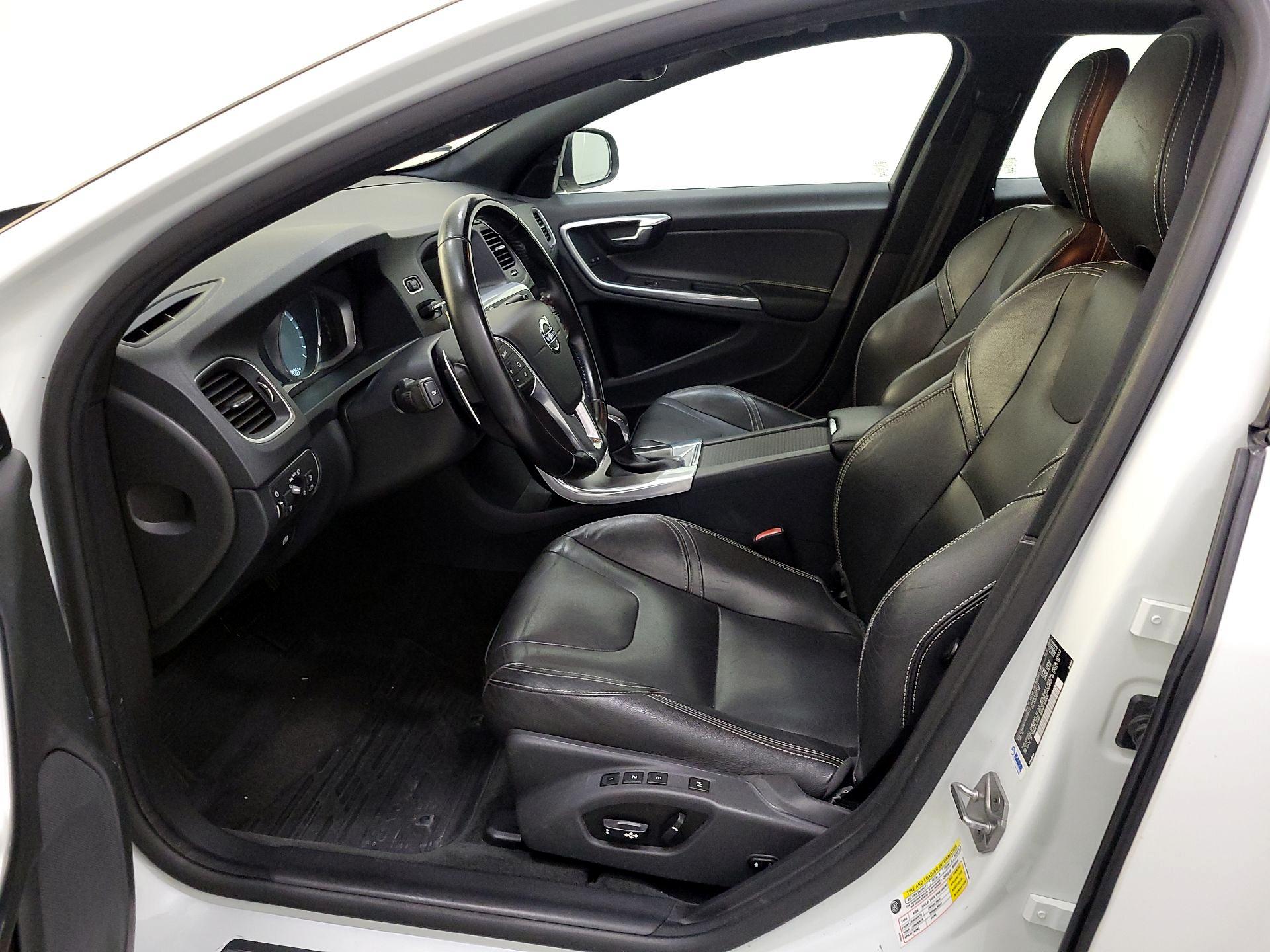 Thumbnail: 2016 Volvo V60 - 11
