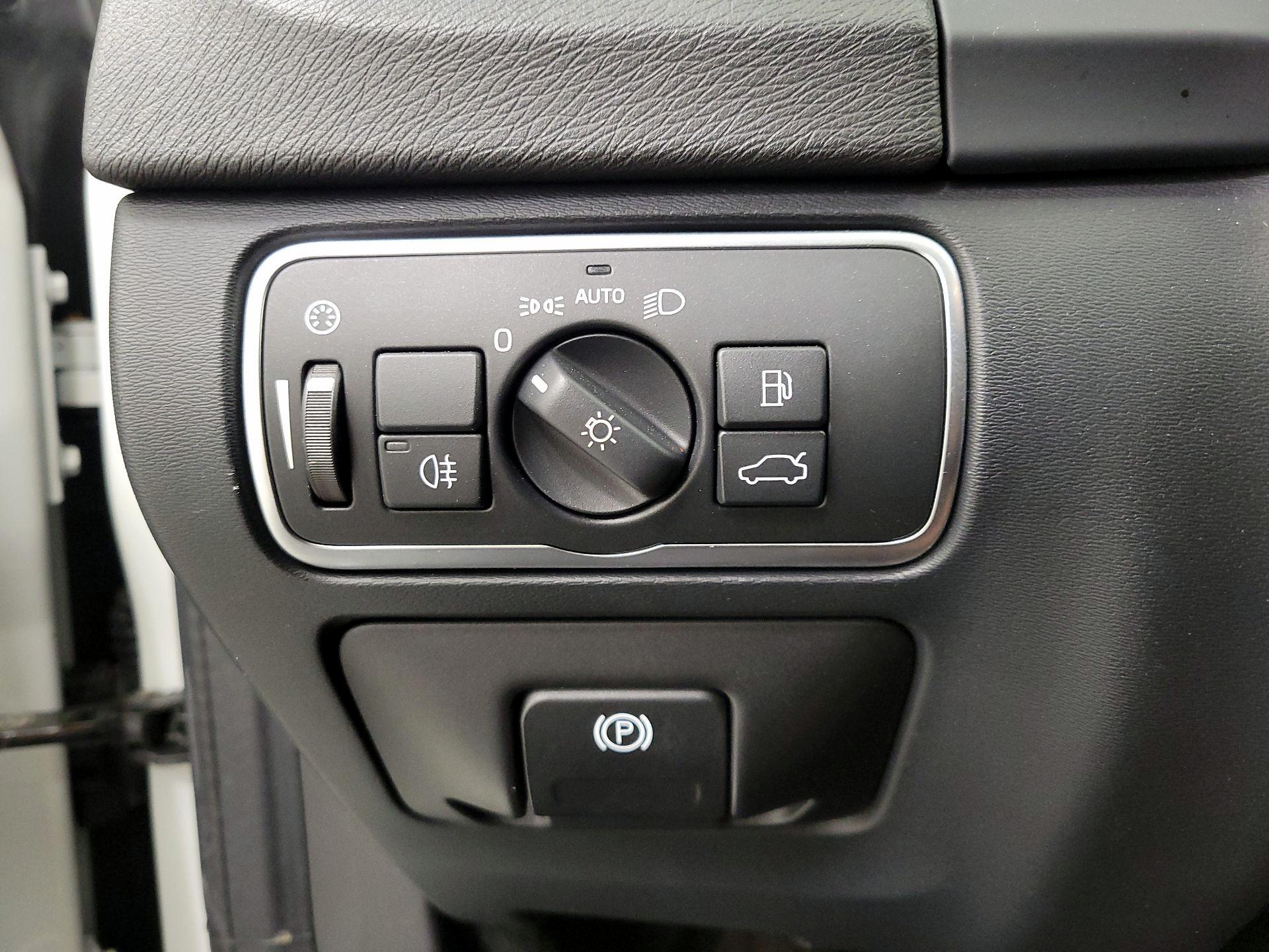 Thumbnail: 2016 Volvo V60 - 13