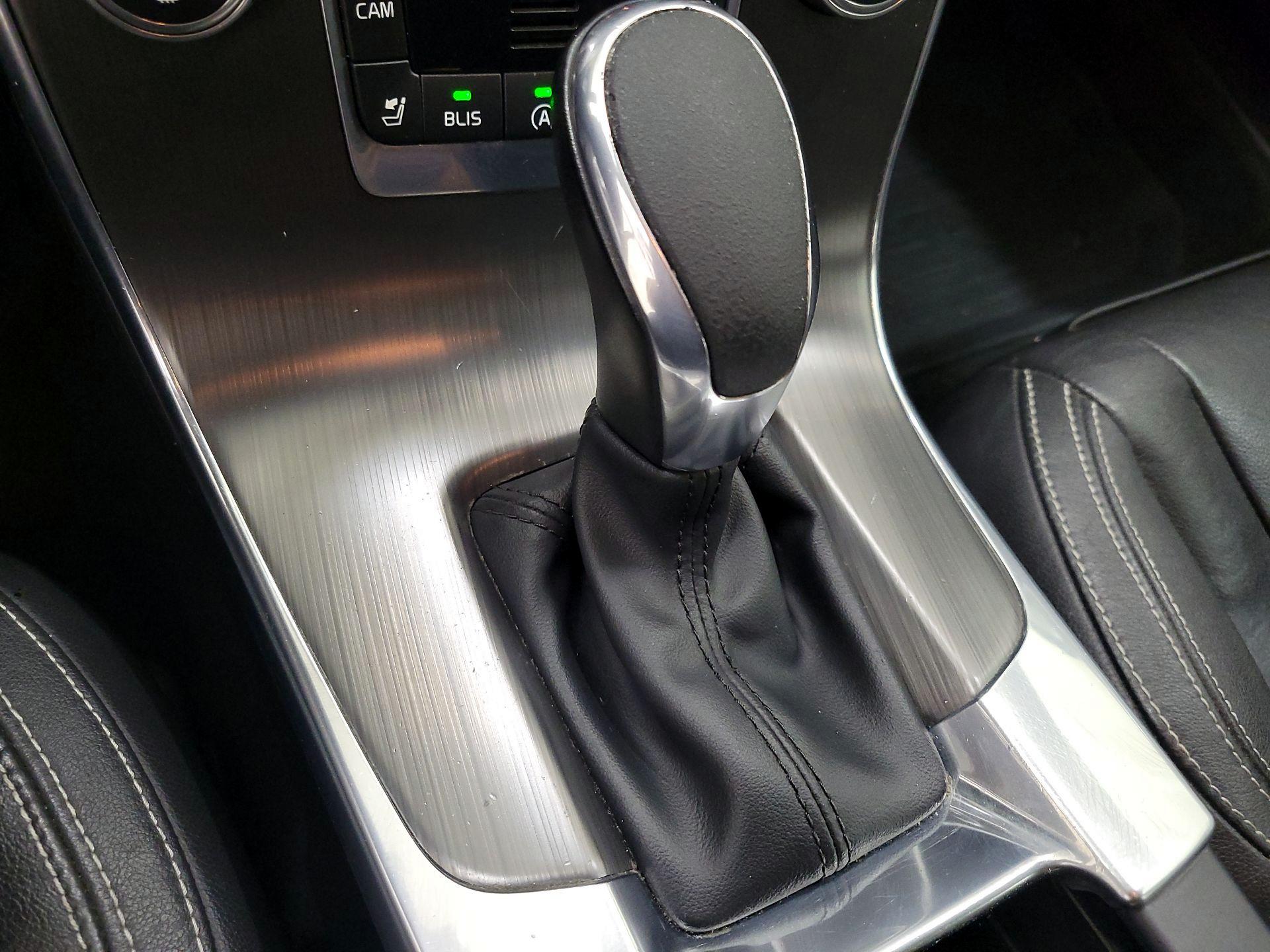 Thumbnail: 2016 Volvo V60 - 17