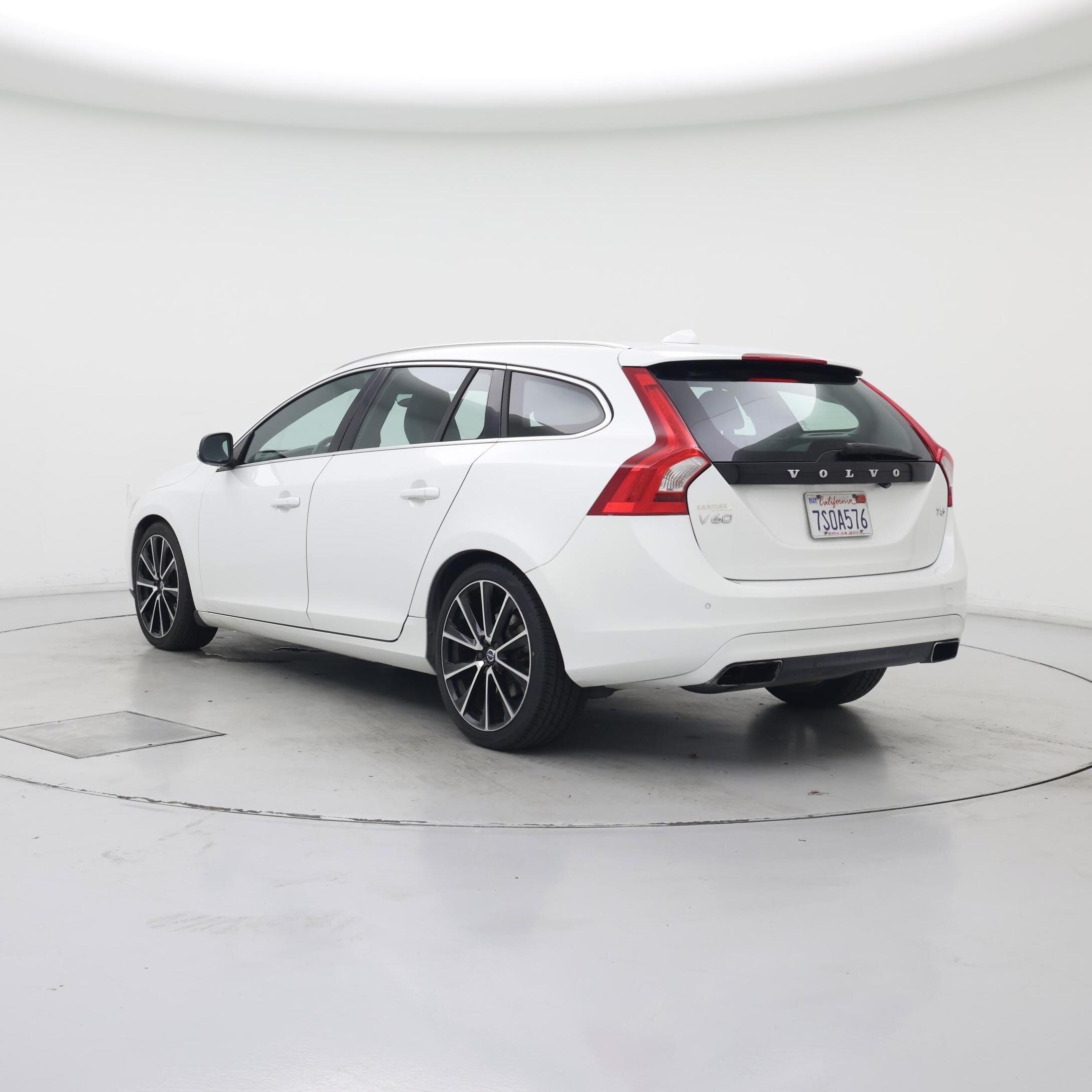 Thumbnail: 2016 Volvo V60 - 2