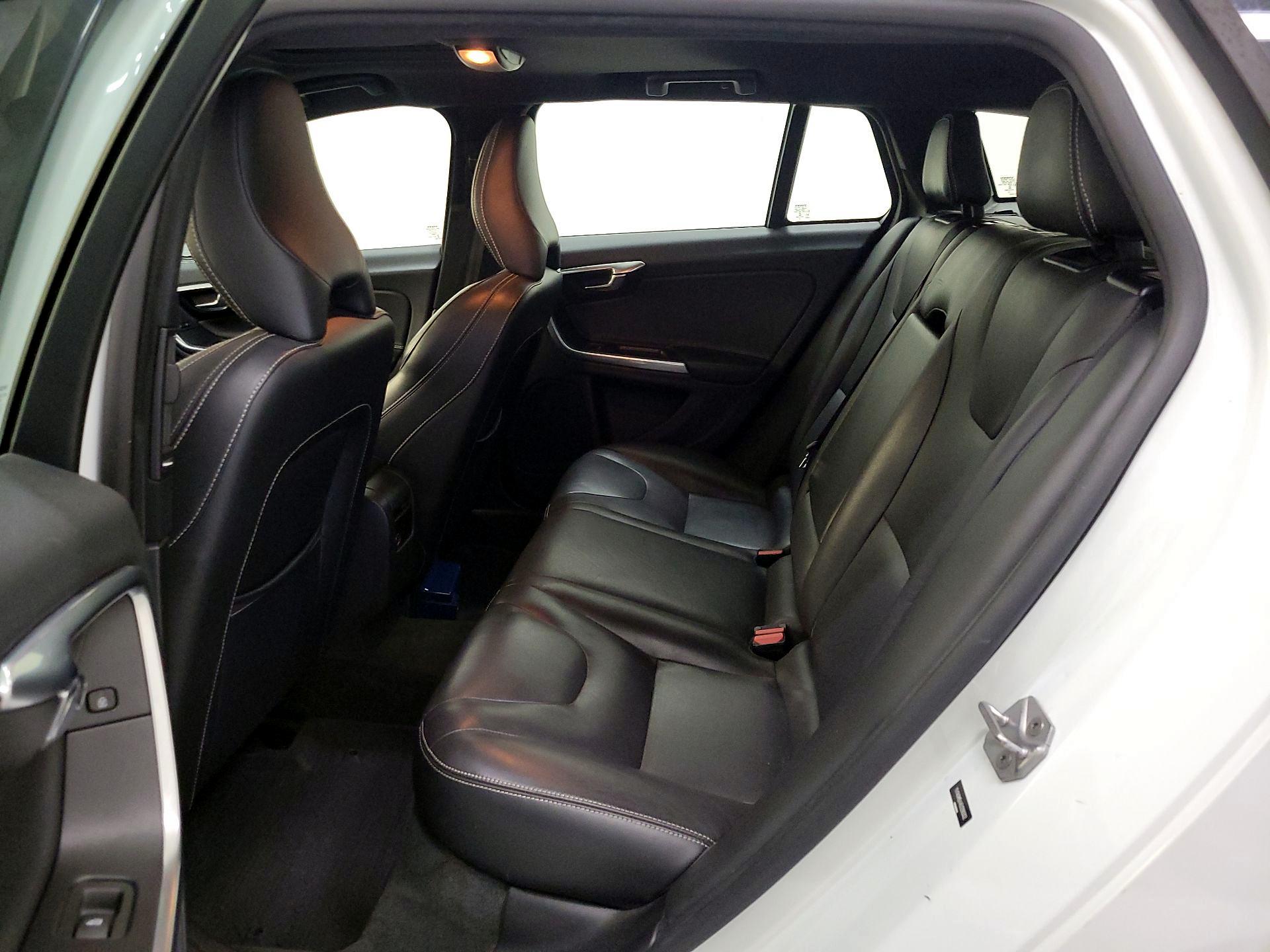 Thumbnail: 2016 Volvo V60 - 20