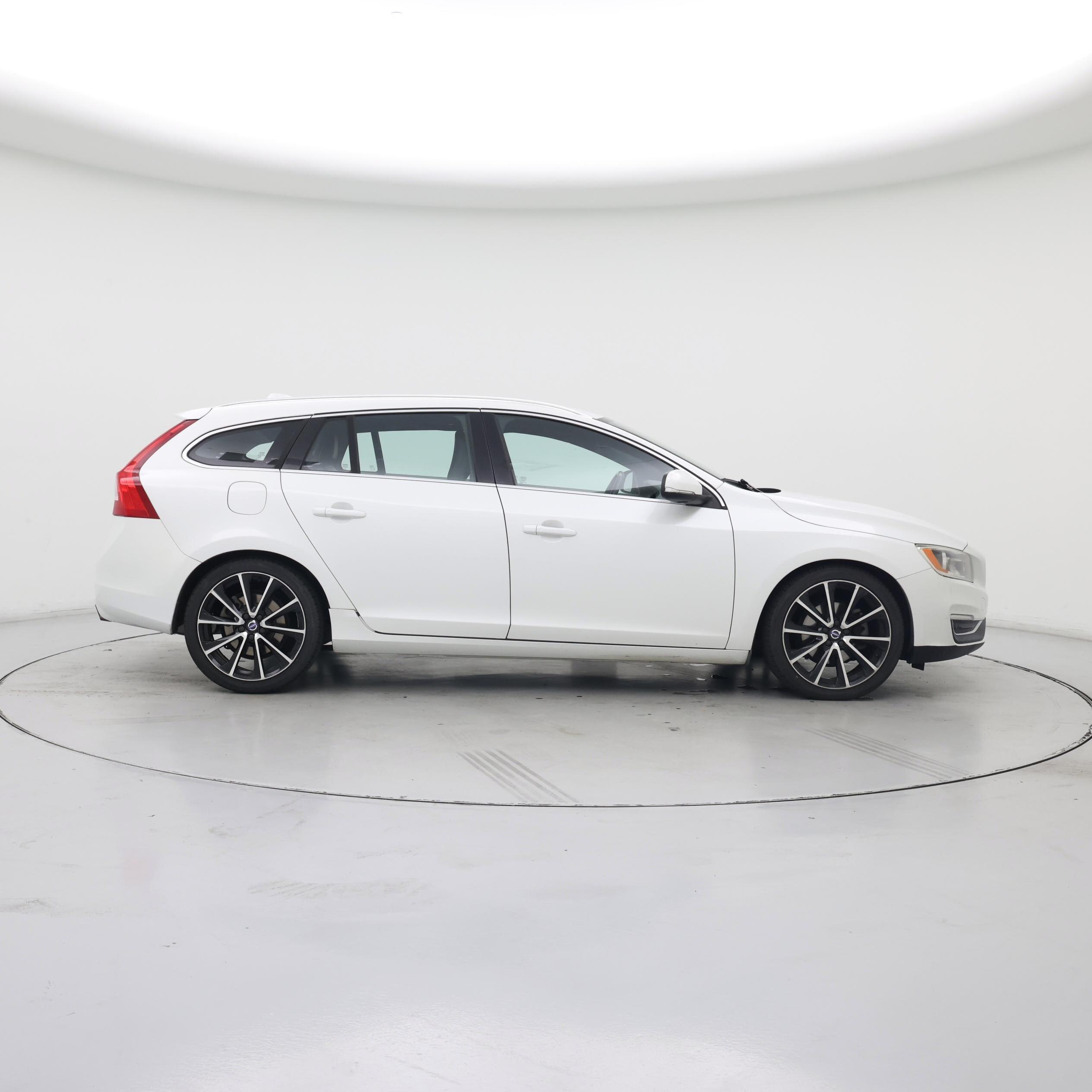 Thumbnail: 2016 Volvo V60 - 7
