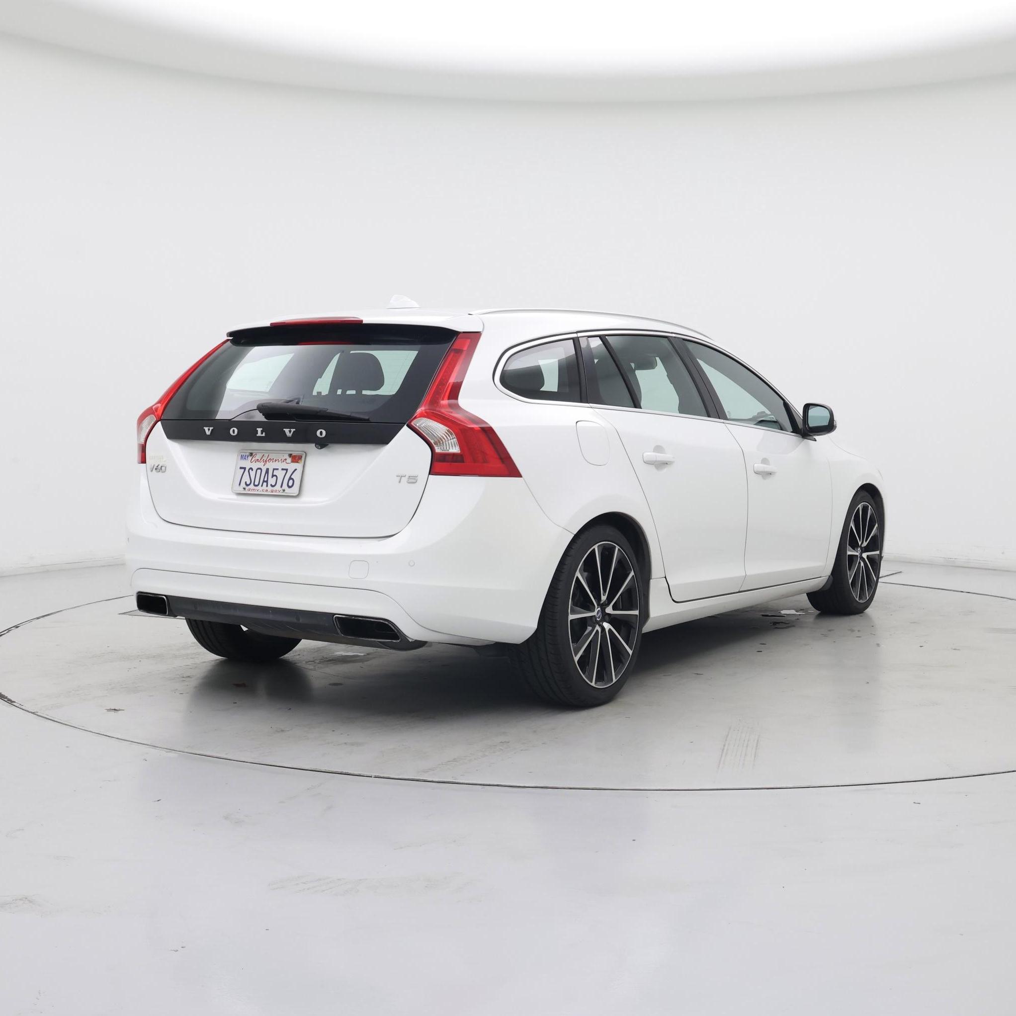 Thumbnail: 2016 Volvo V60 - 8