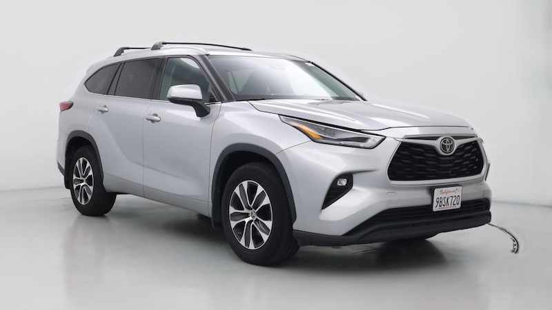 2022 Toyota Highlander XLE Hero Image