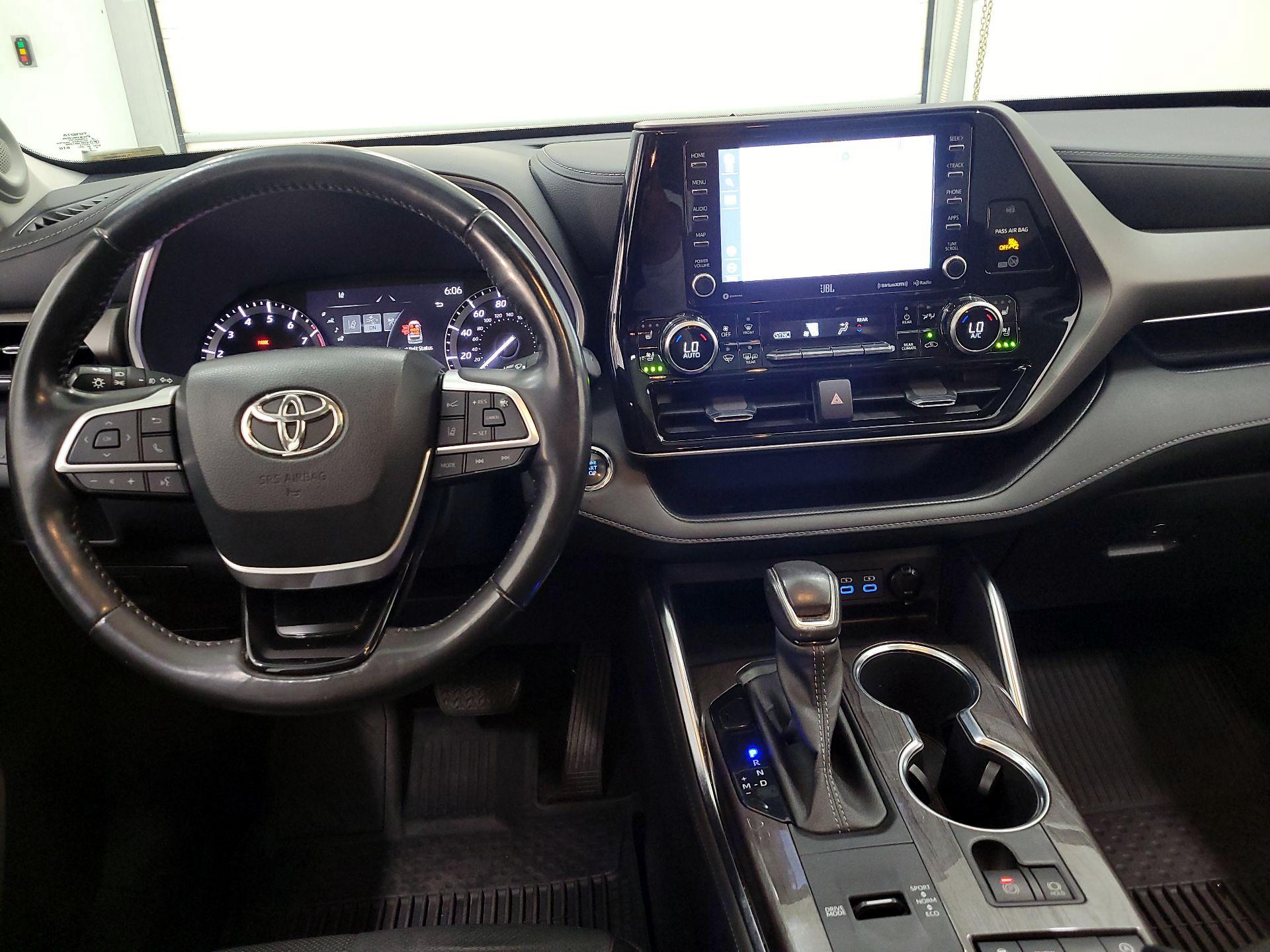 Thumbnail: 2022 Toyota Highlander - 9