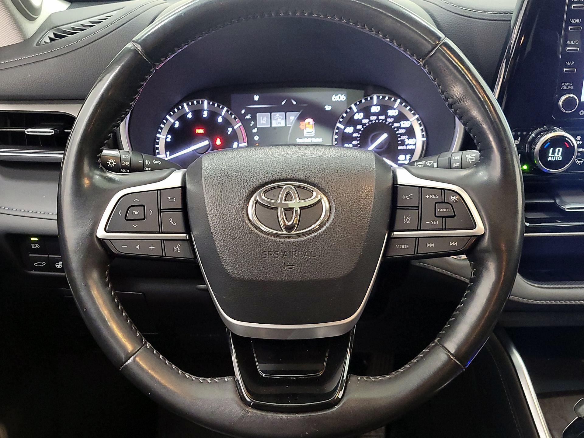 Thumbnail: 2022 Toyota Highlander - 10