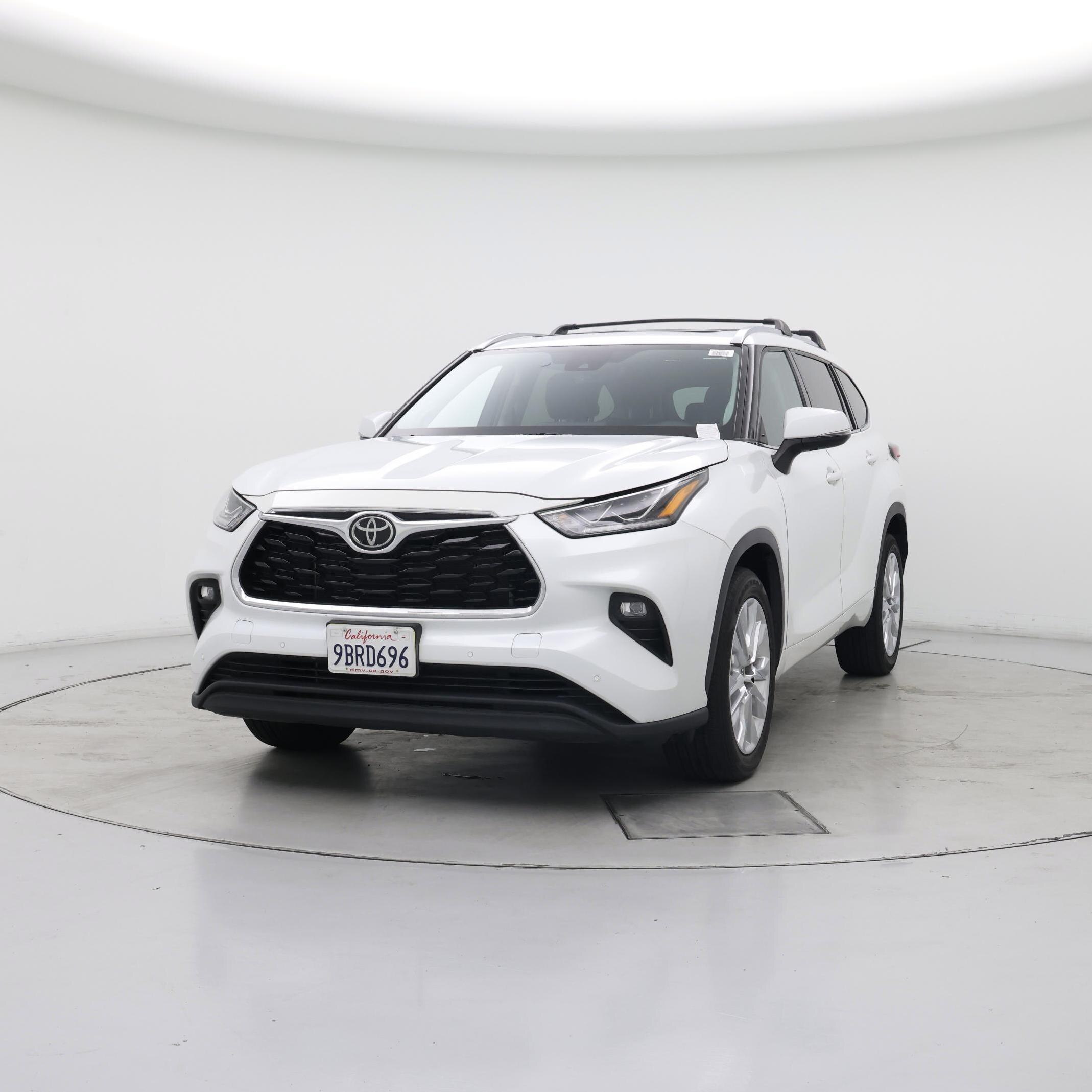 Thumbnail: 2022 Toyota Highlander - 4