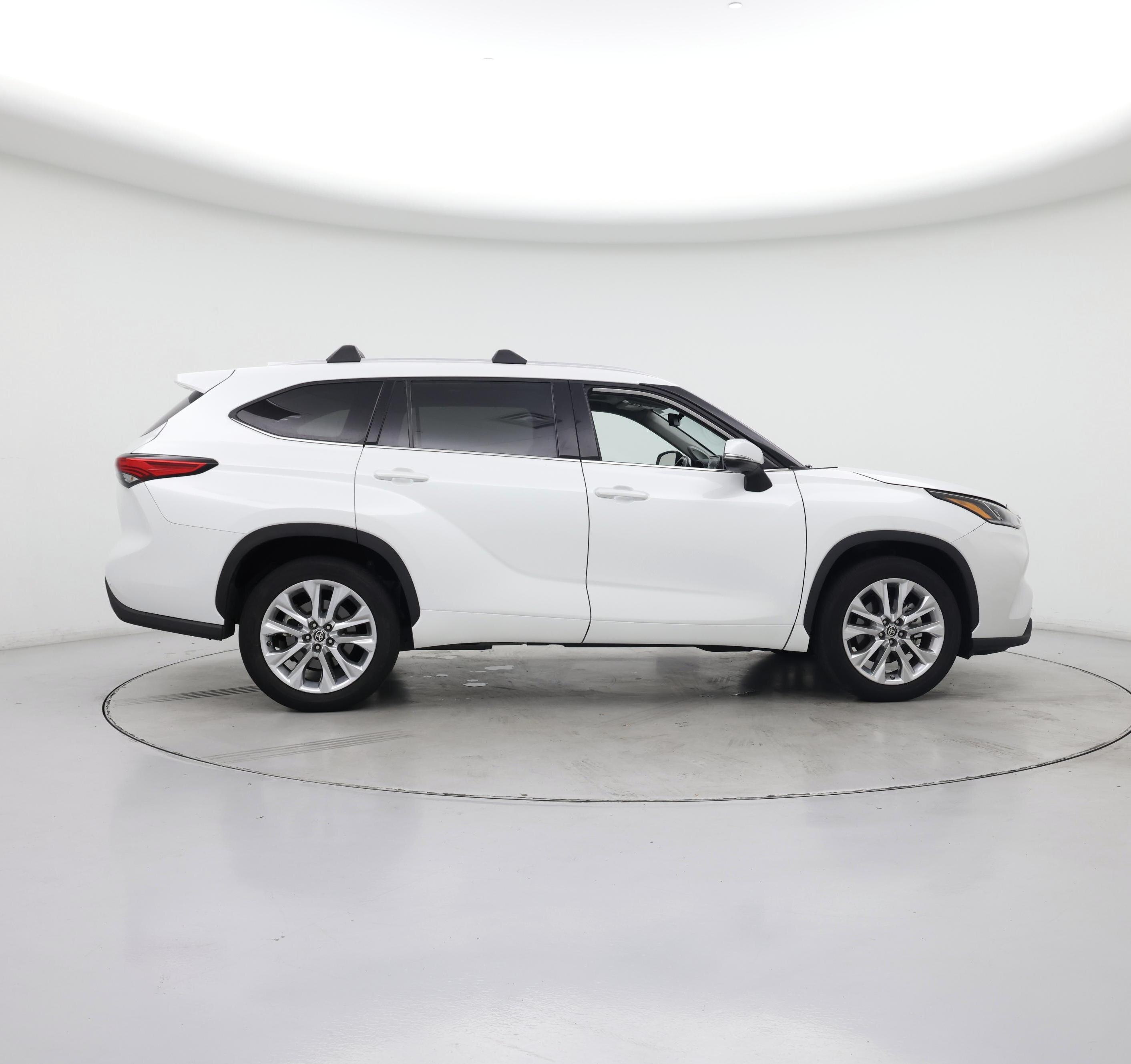 Thumbnail: 2022 Toyota Highlander - 7