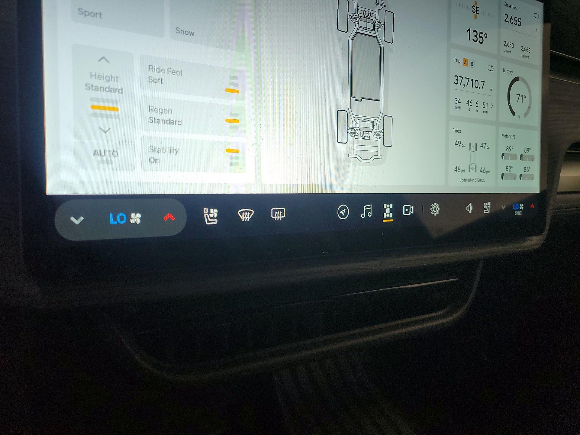 Thumbnail: 2023 Rivian R1T - 16