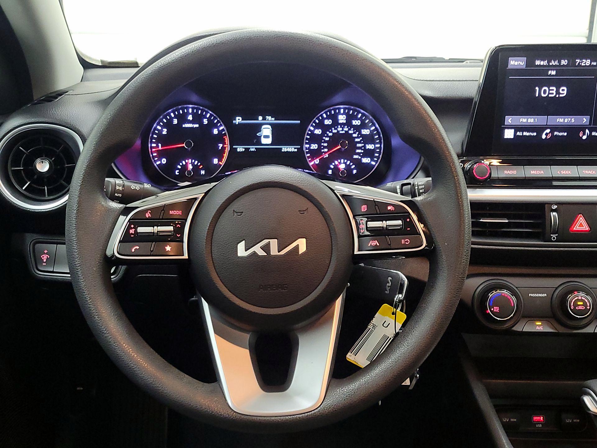 Thumbnail: 2022 Kia Forte - 10