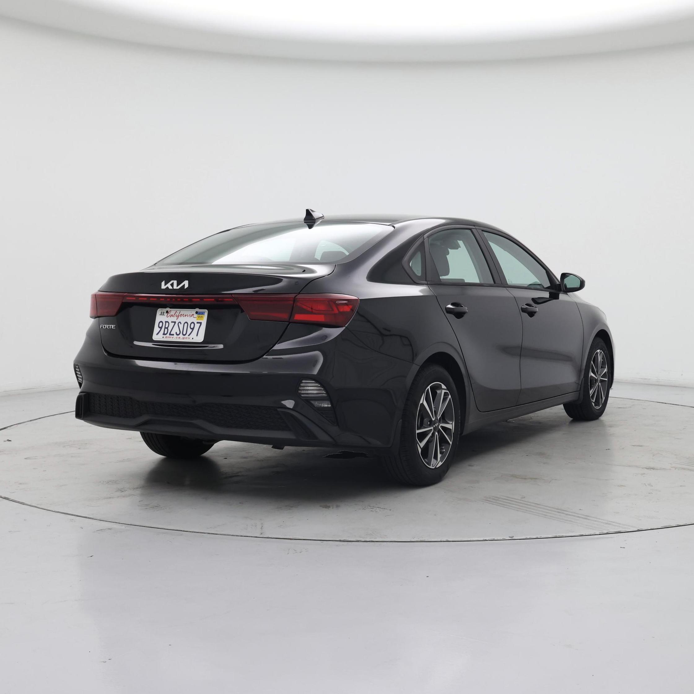 Thumbnail: 2022 Kia Forte - 8