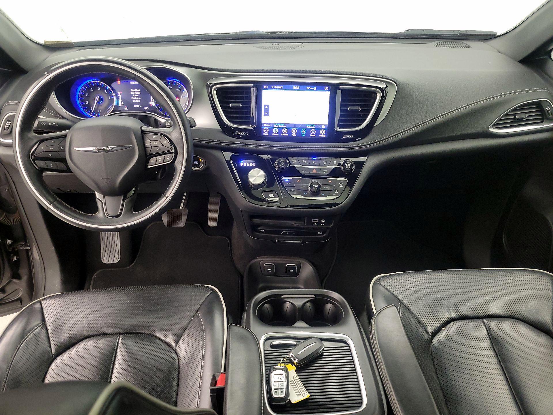 Thumbnail: 2018 Chrysler Pacifica - 9