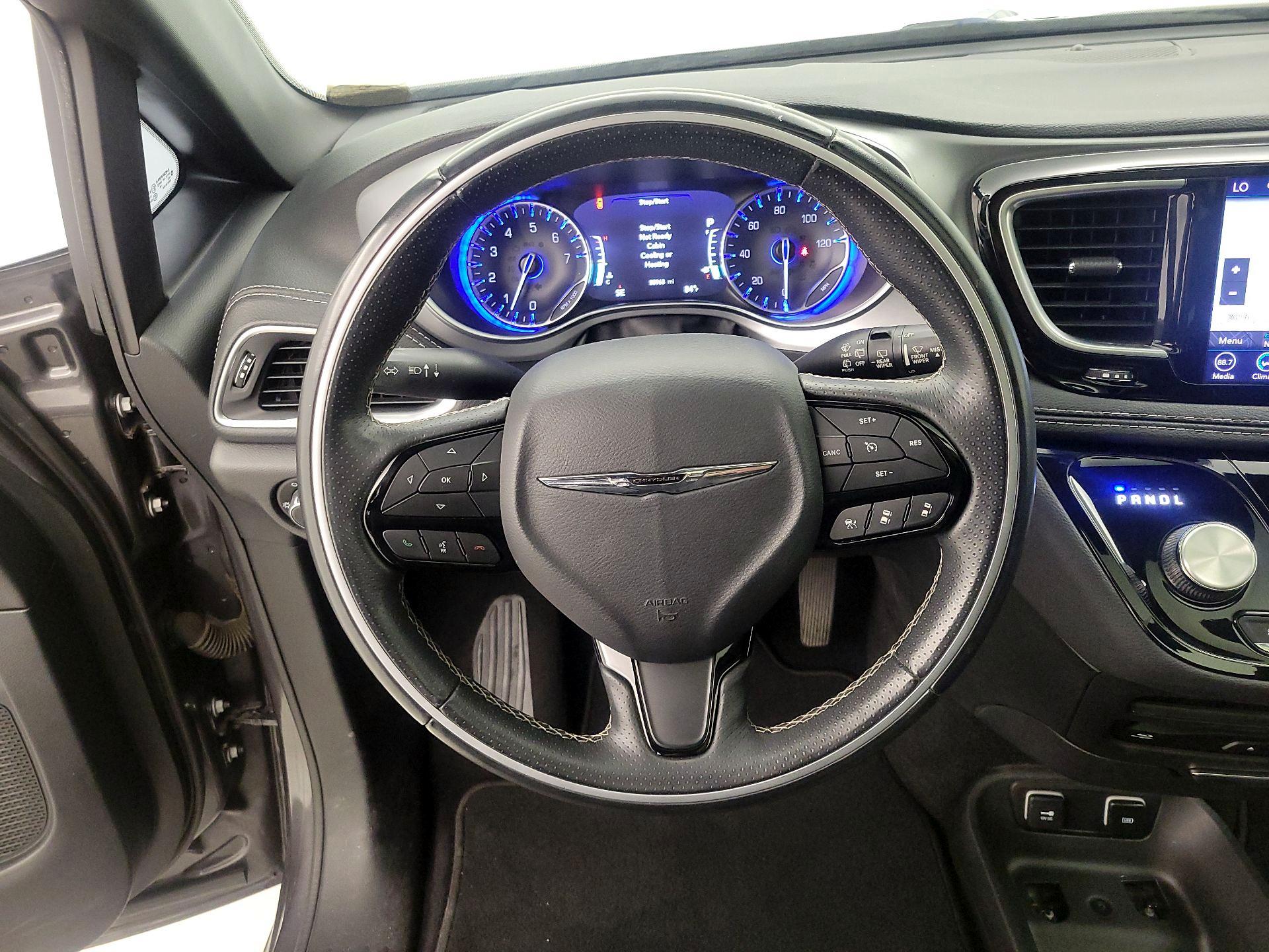 Thumbnail: 2018 Chrysler Pacifica - 10