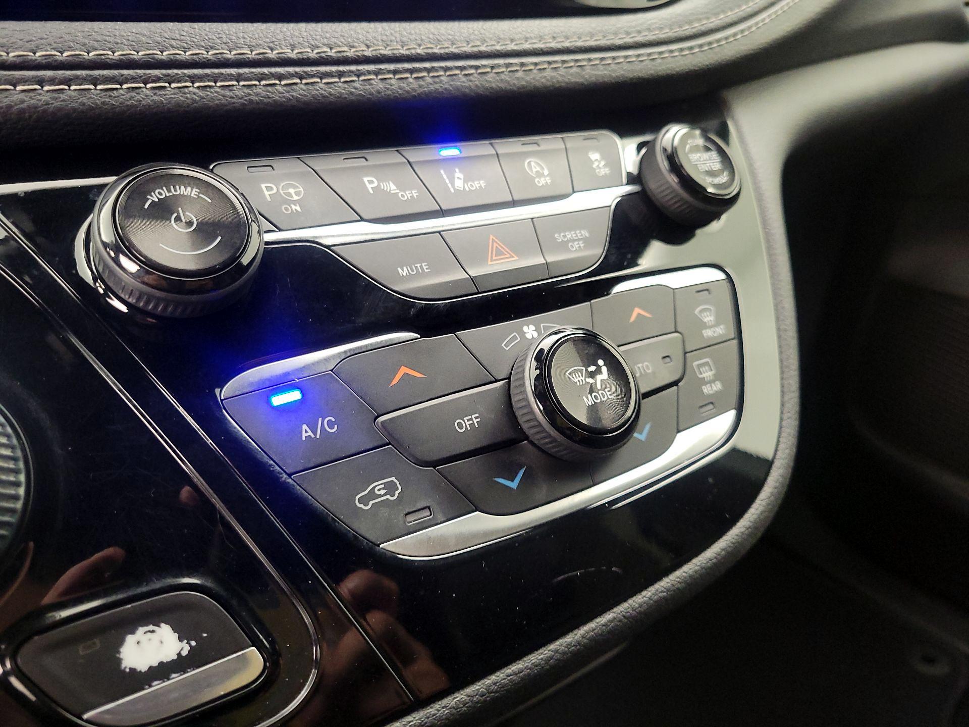 Thumbnail: 2018 Chrysler Pacifica - 17