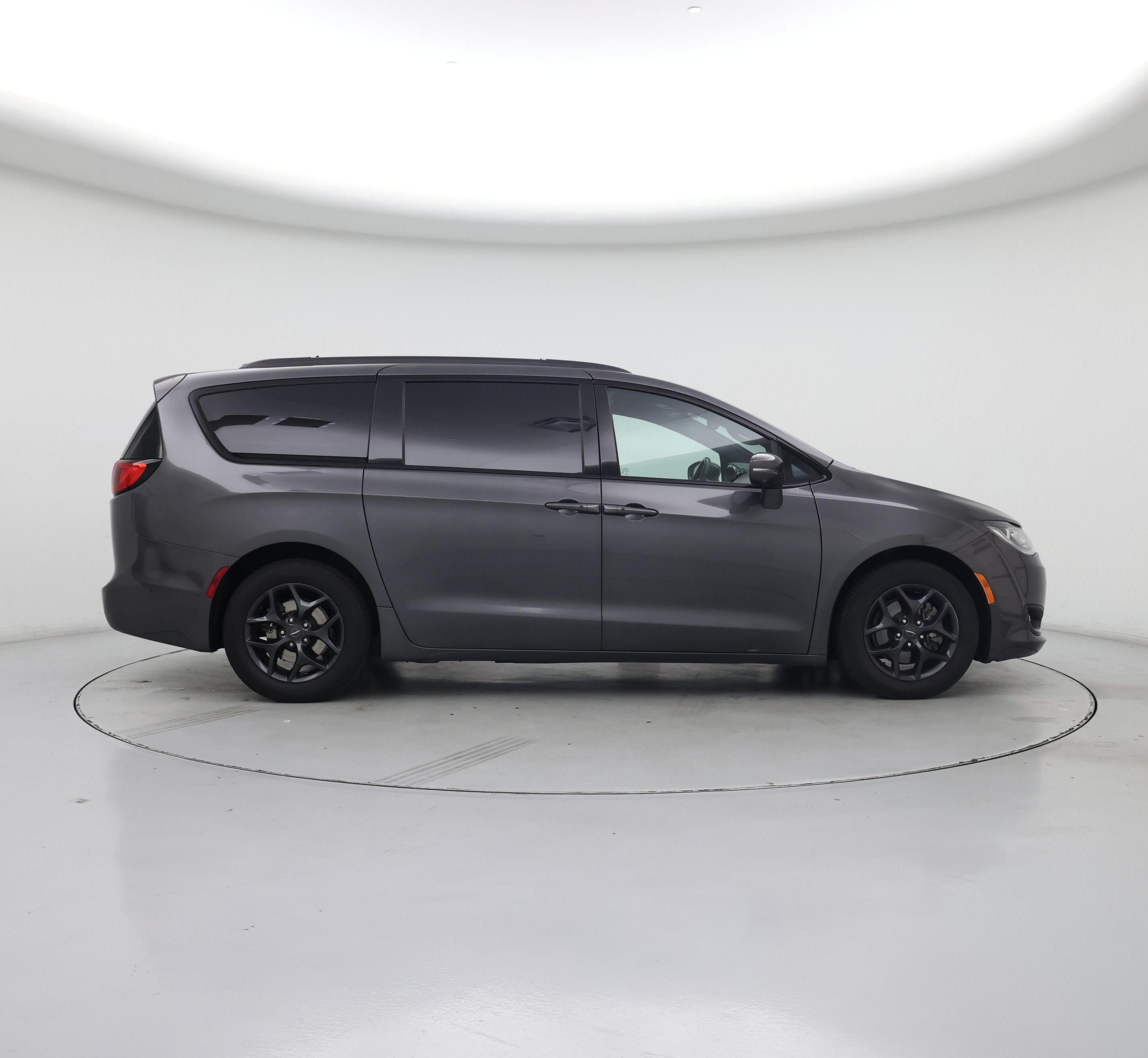 Thumbnail: 2018 Chrysler Pacifica - 7