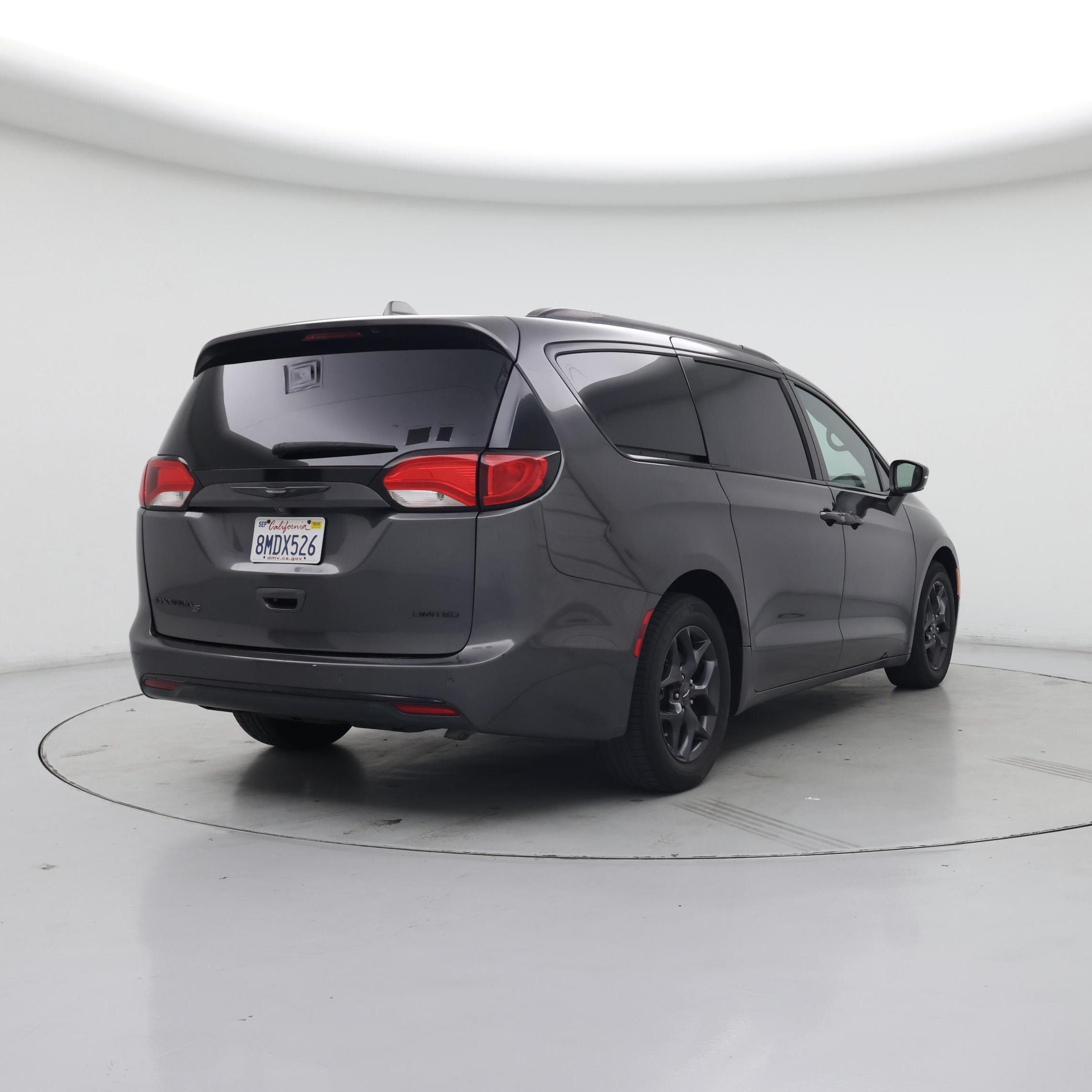 Thumbnail: 2018 Chrysler Pacifica - 8