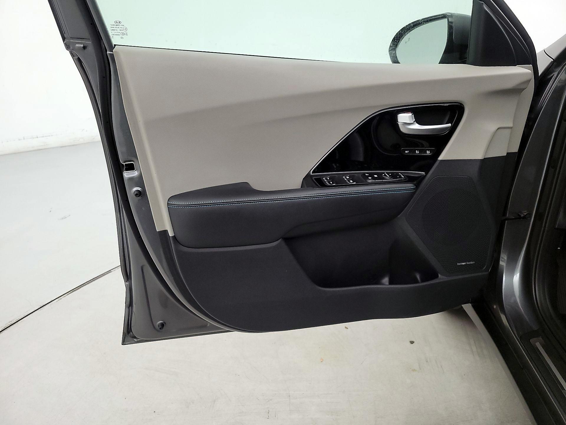 Thumbnail: 2017 Kia Niro - 12