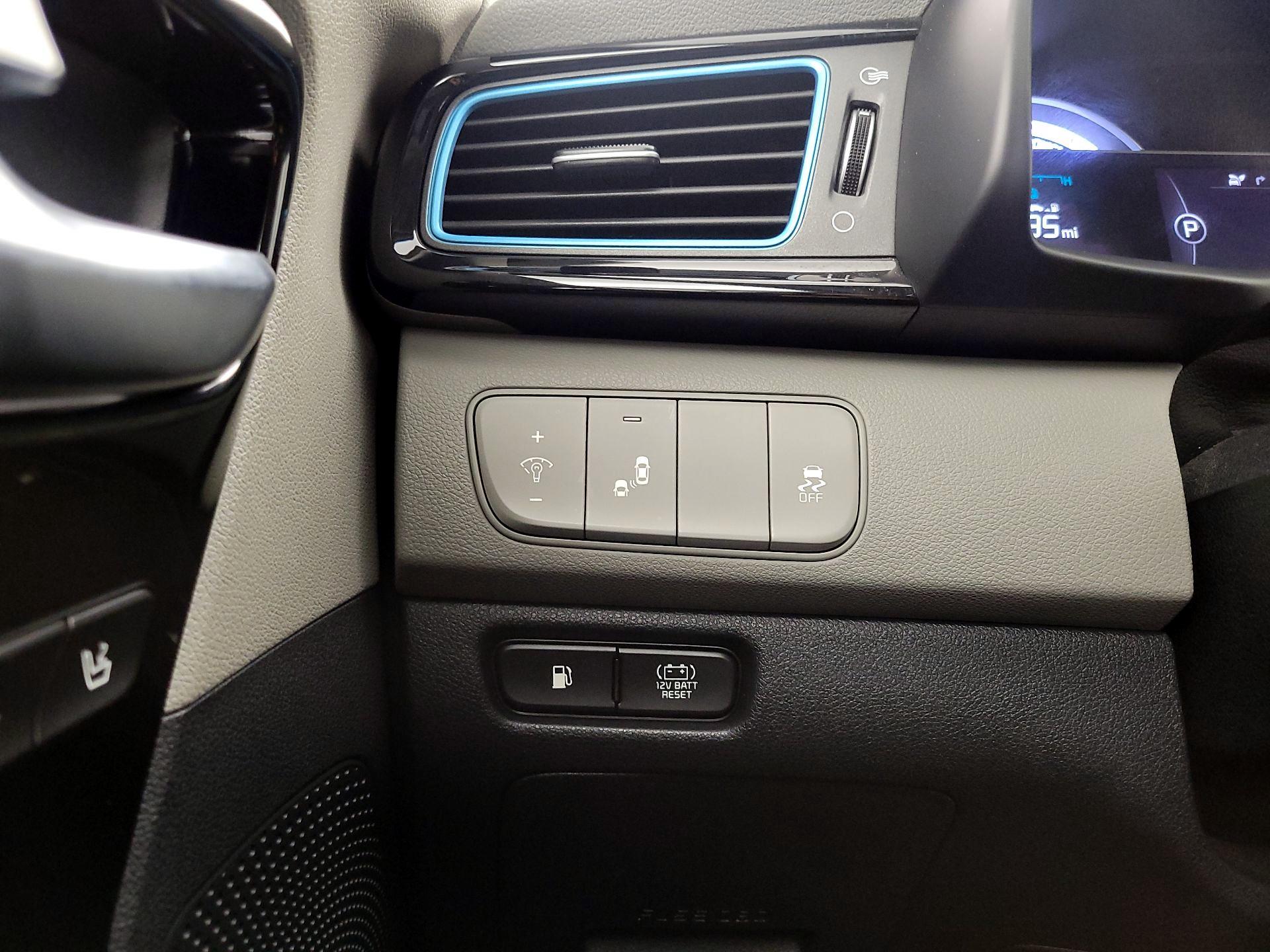 Thumbnail: 2017 Kia Niro - 13