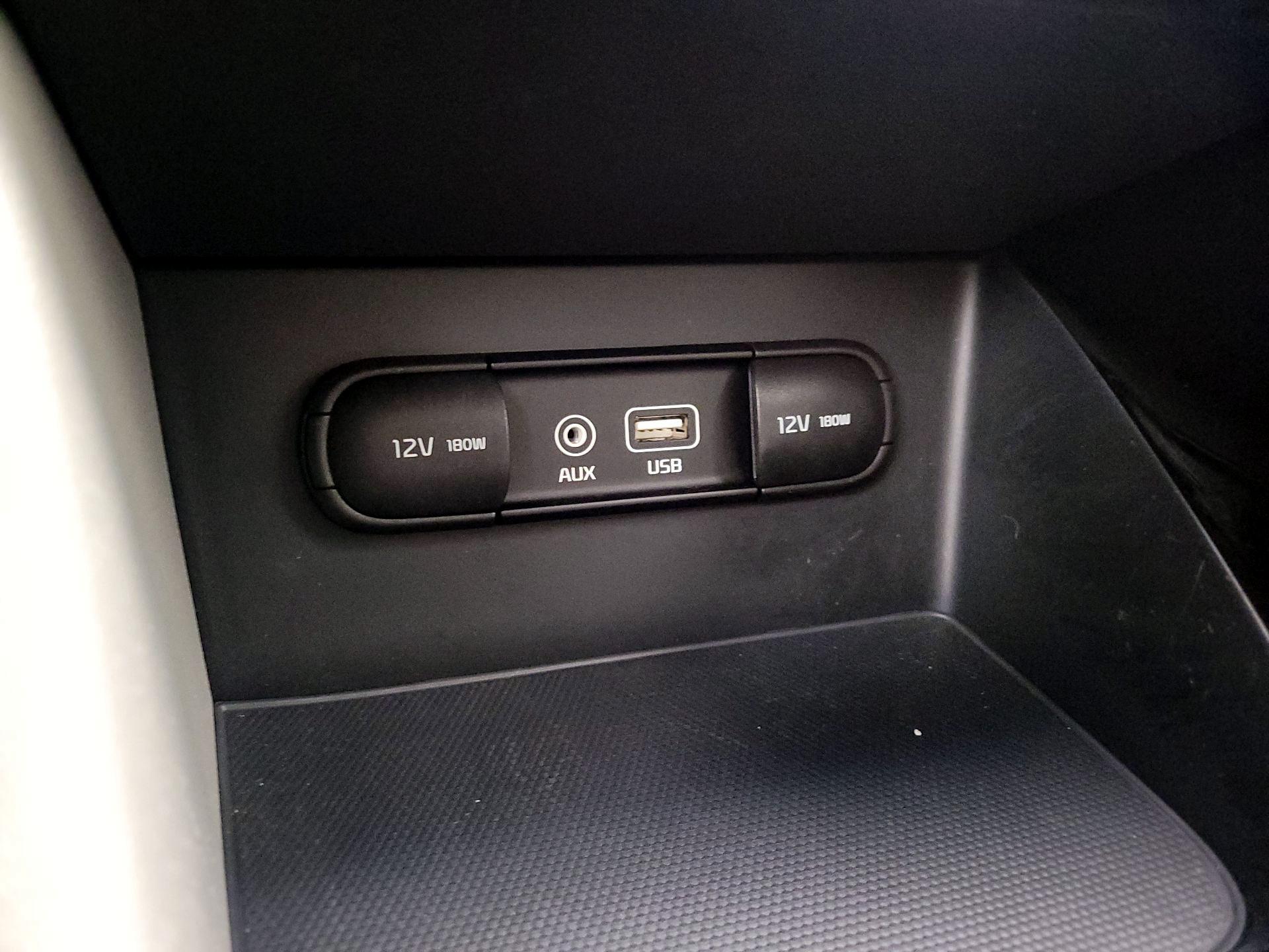 Thumbnail: 2017 Kia Niro - 19