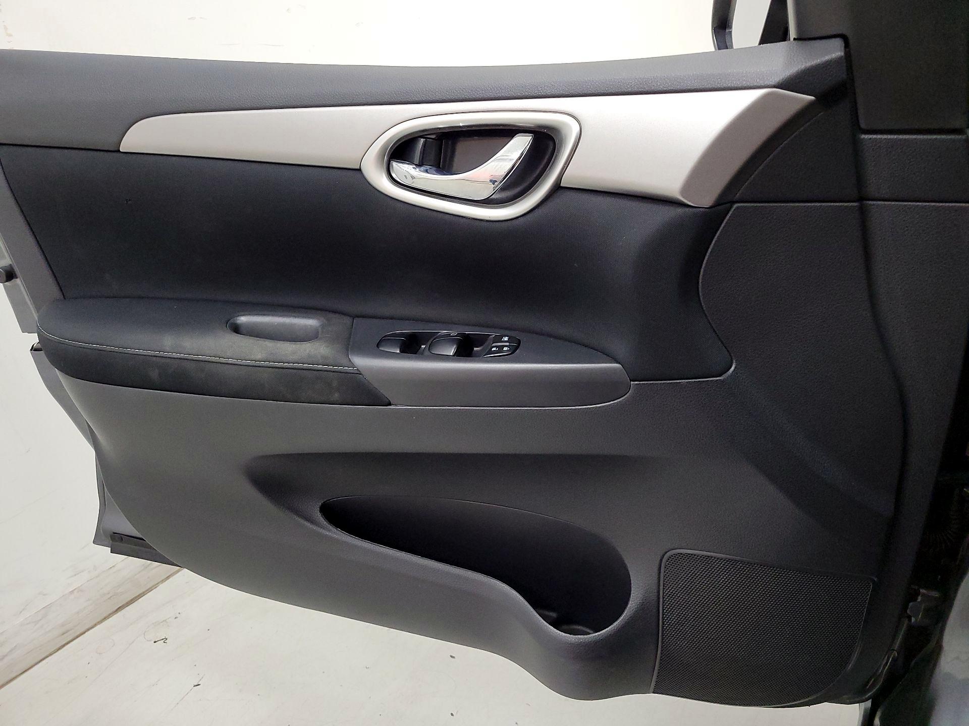 Thumbnail: 2015 Nissan Sentra - 12
