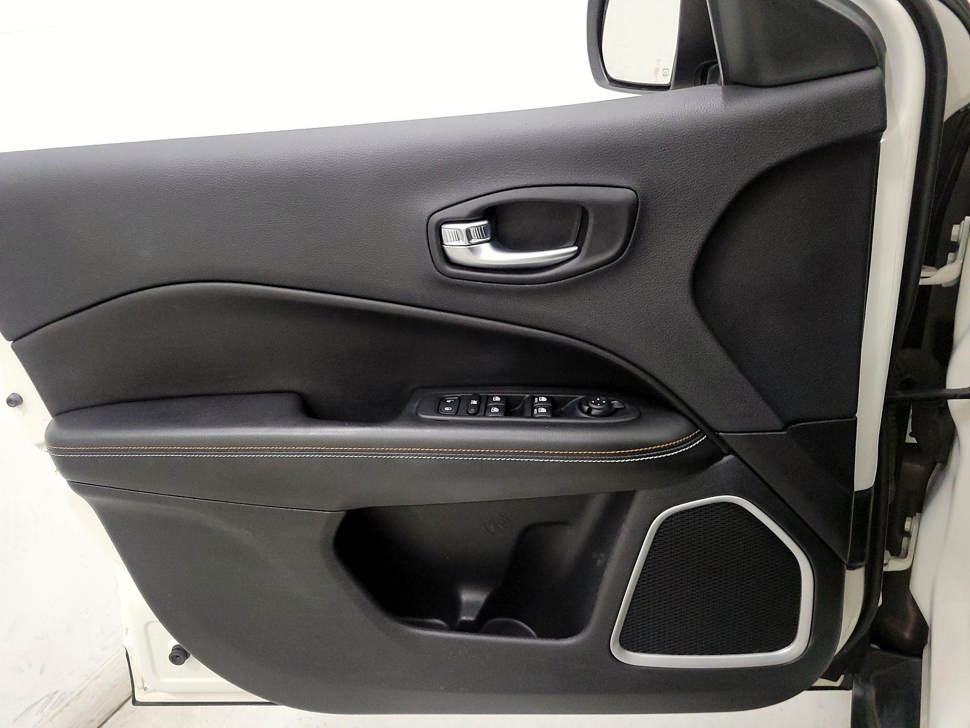 Thumbnail: 2019 Jeep Compass - 12