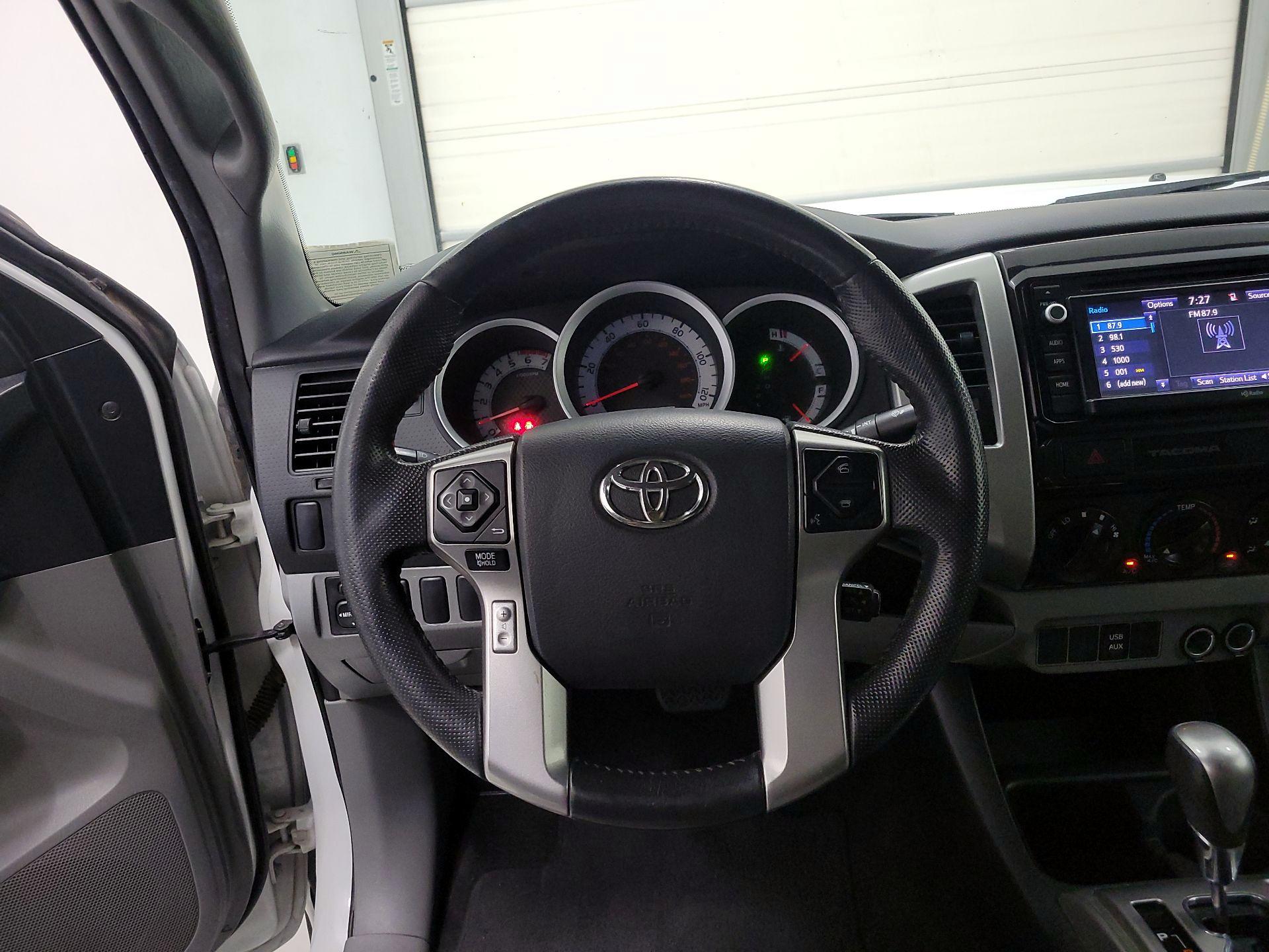 Thumbnail: 2015 Toyota Tacoma - 10
