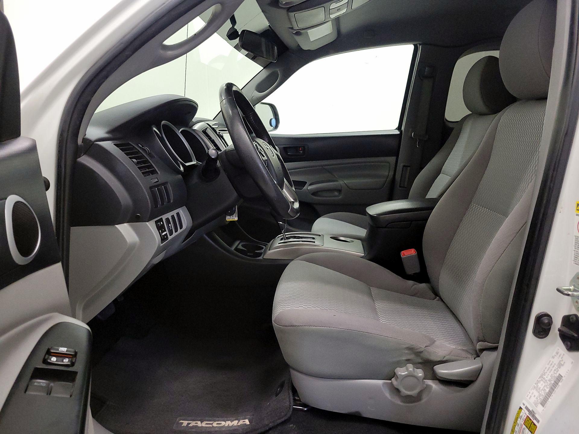 Thumbnail: 2015 Toyota Tacoma - 11