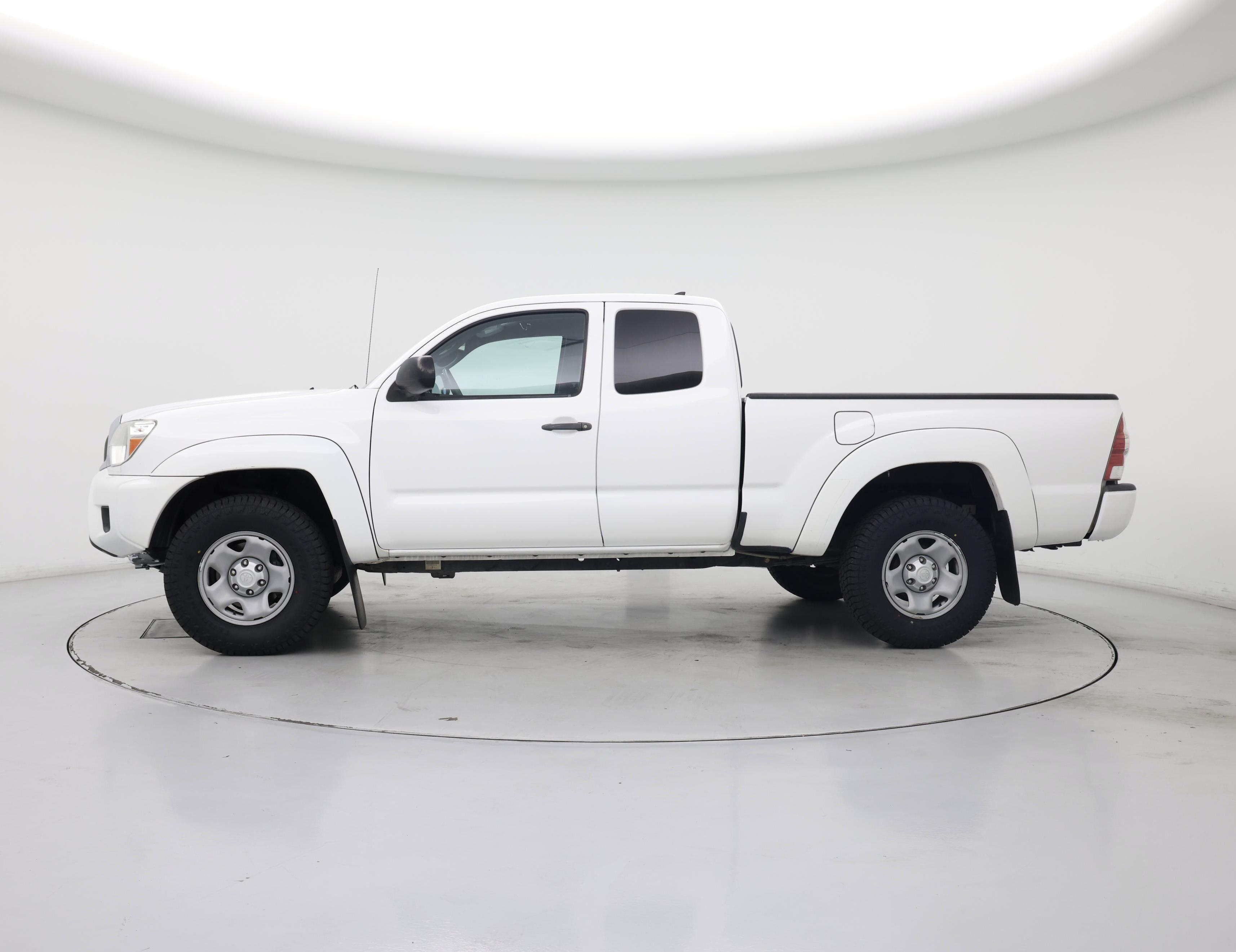Thumbnail: 2015 Toyota Tacoma - 3