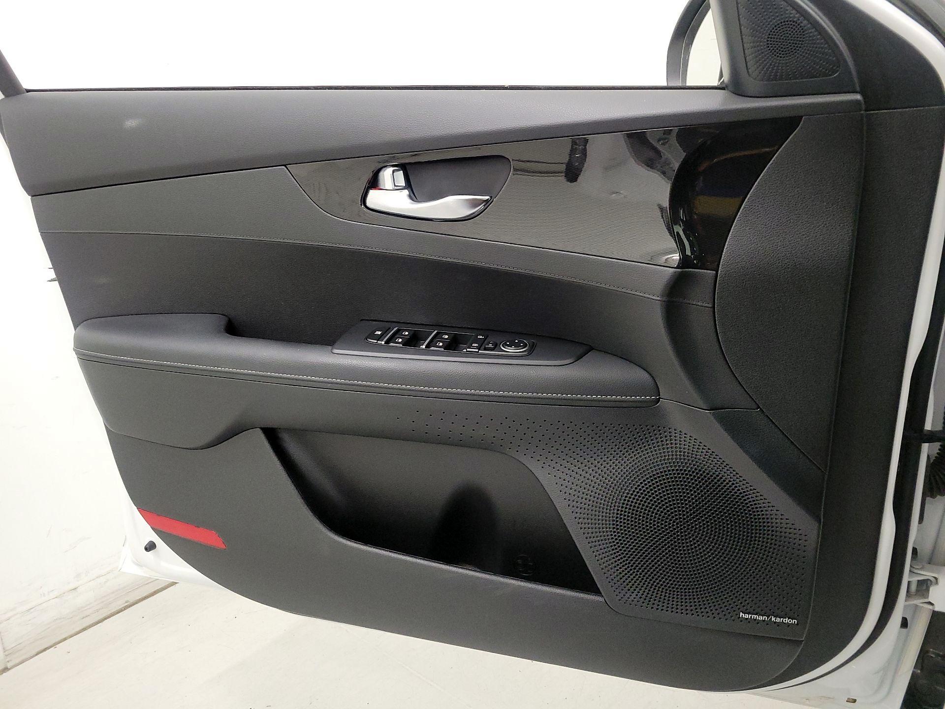 Thumbnail: 2023 Kia Forte - 12