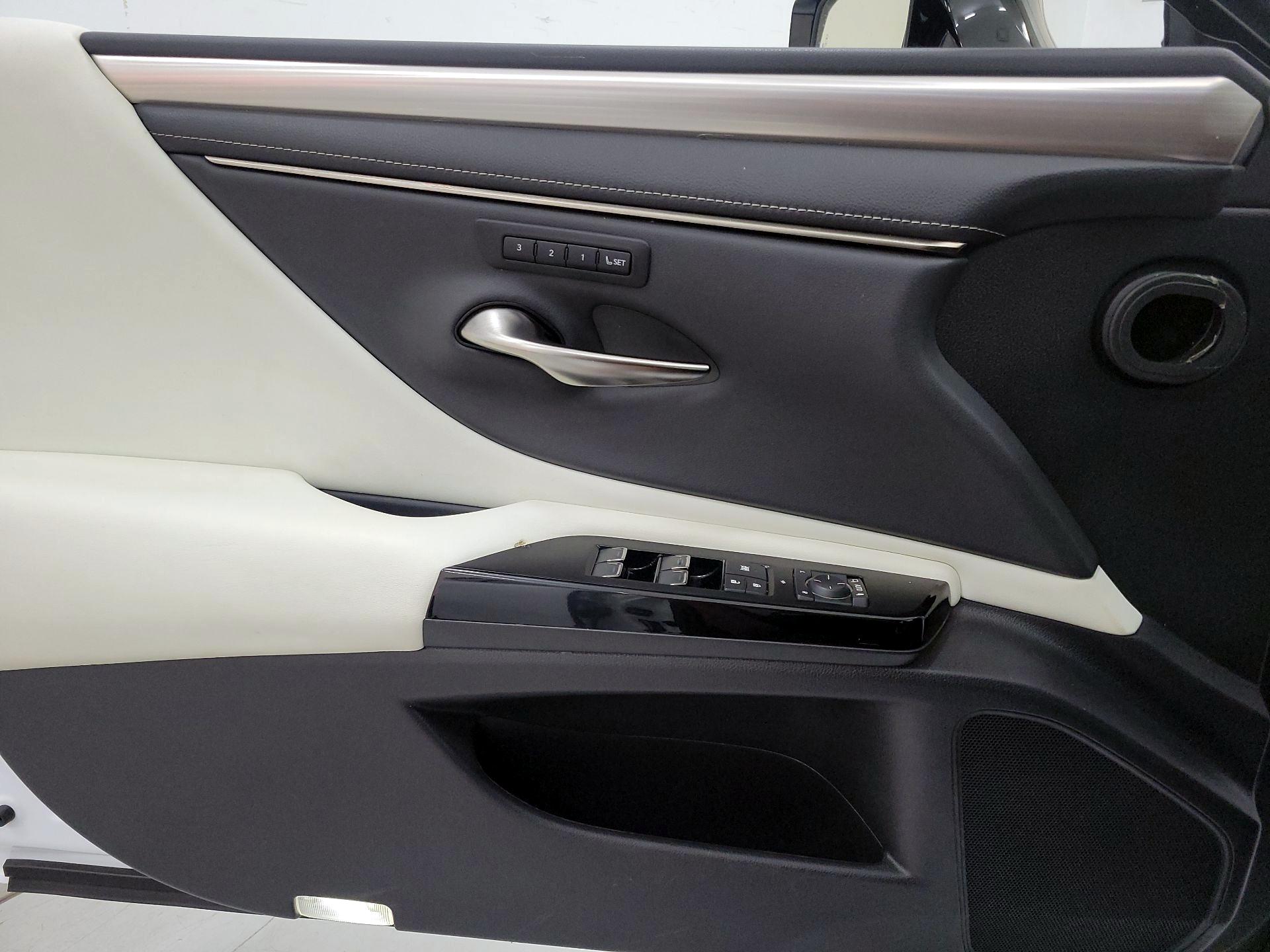 Thumbnail: 2023 Lexus ES - 12