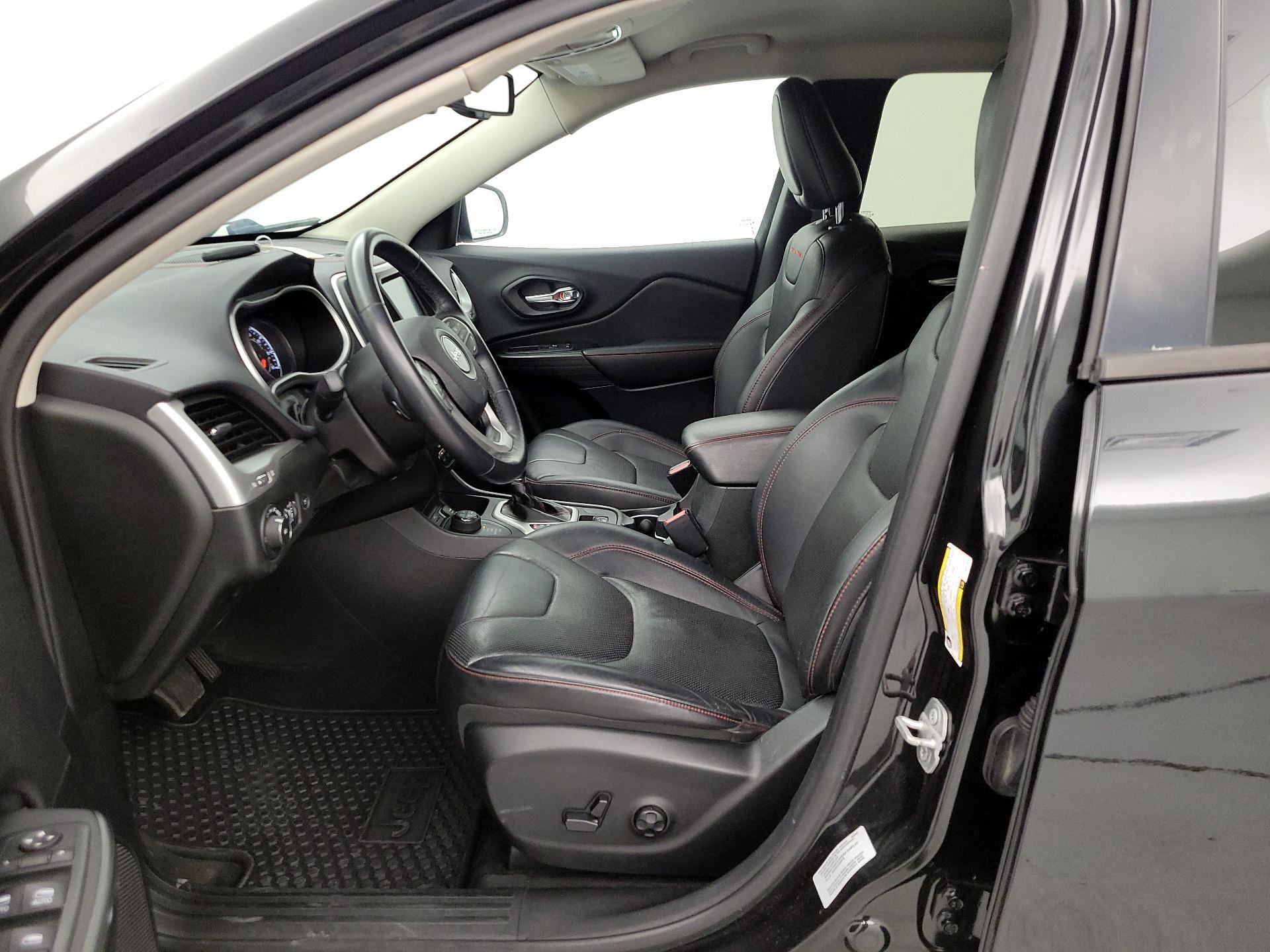 Thumbnail: 2015 Jeep Cherokee - 11