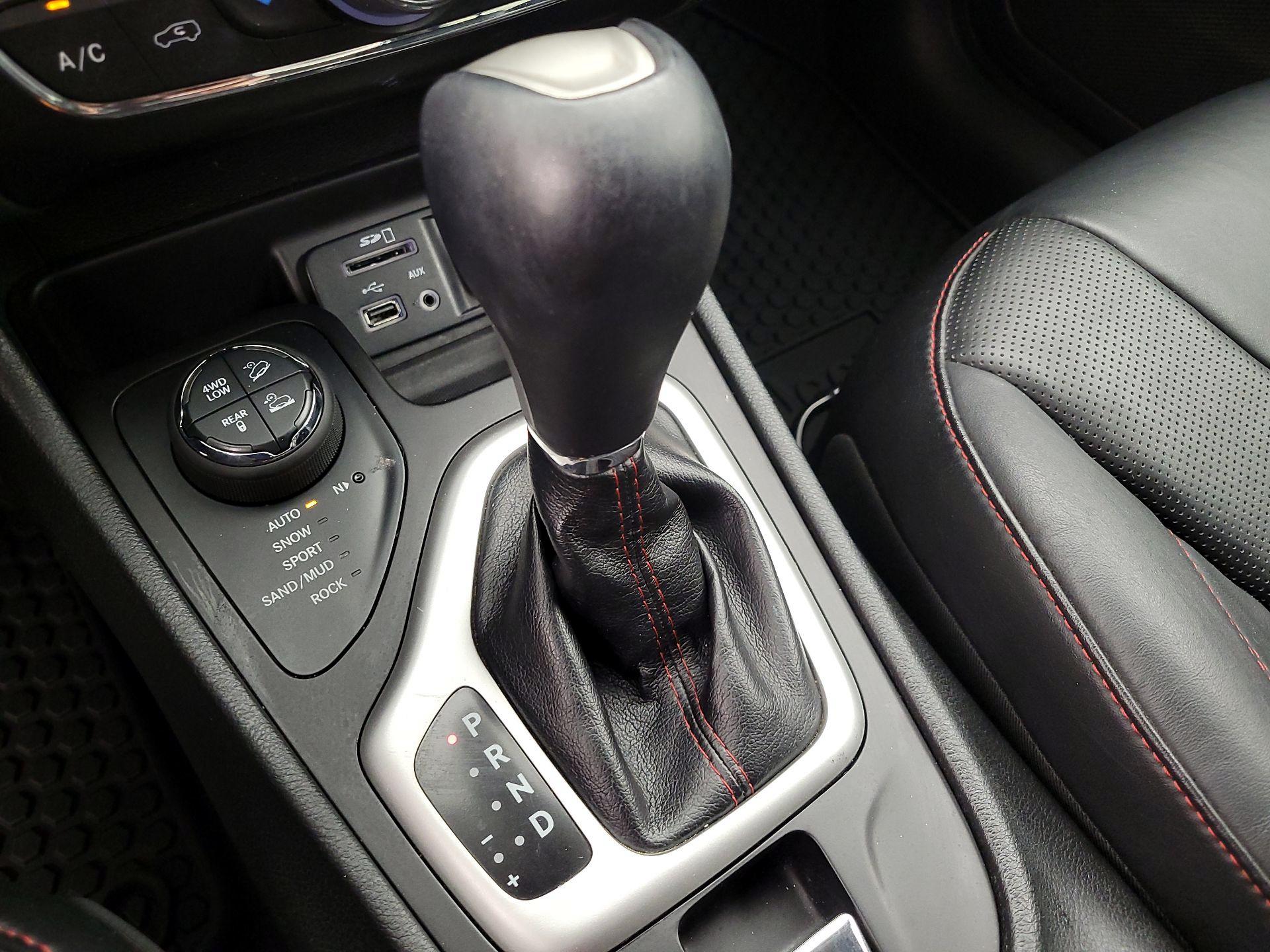 Thumbnail: 2015 Jeep Cherokee - 17