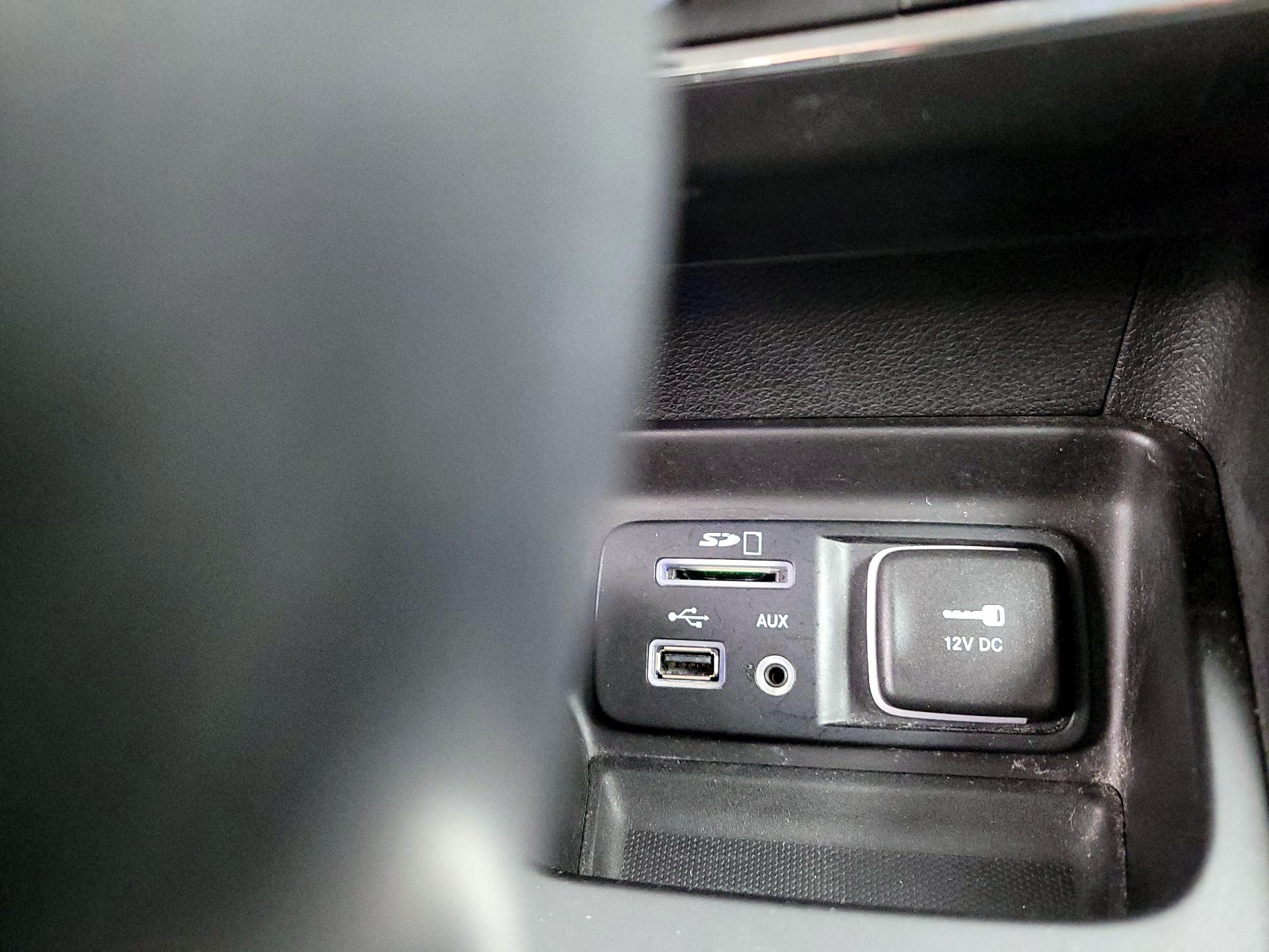 Thumbnail: 2015 Jeep Cherokee - 18