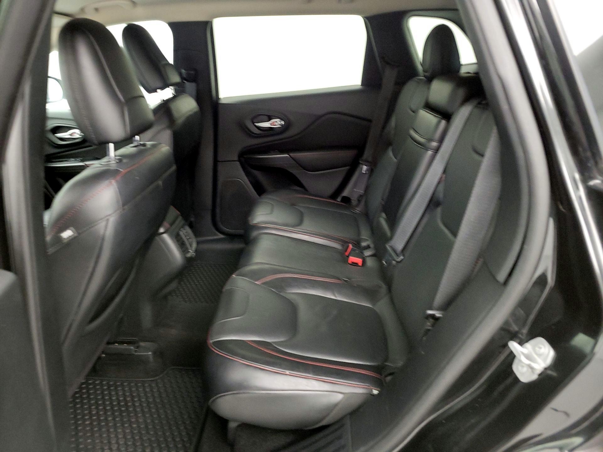 Thumbnail: 2015 Jeep Cherokee - 19
