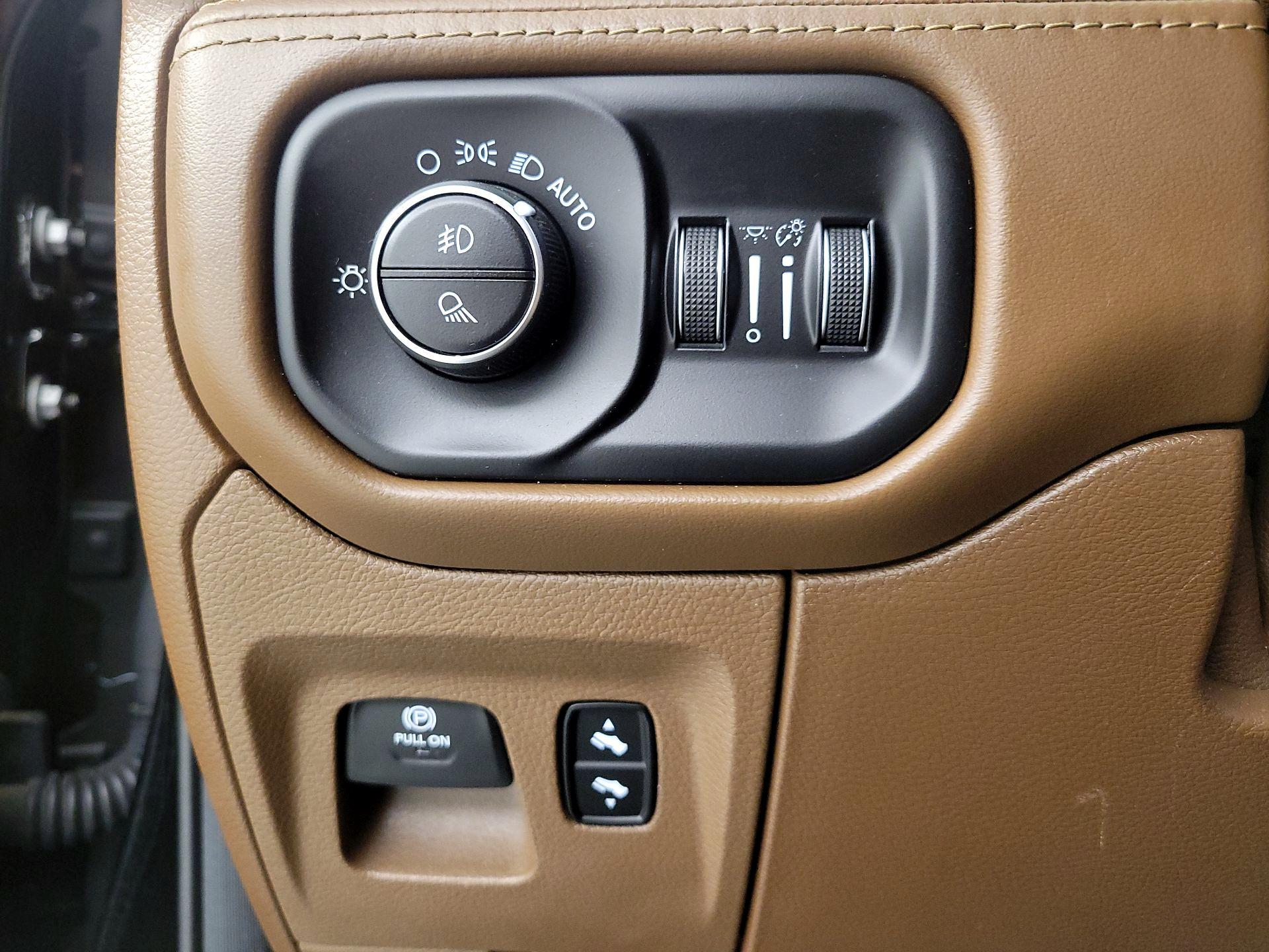 Thumbnail: 2019 RAM 1500 - 13