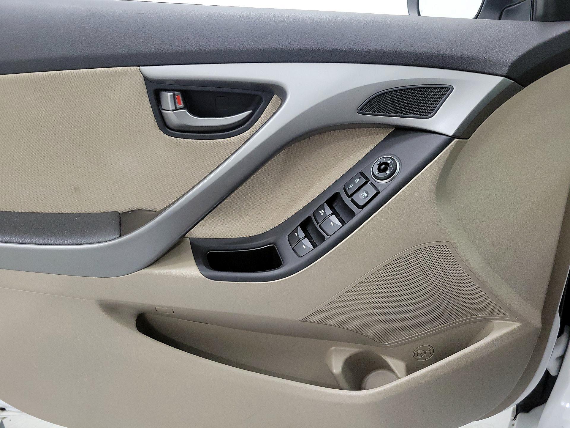 Thumbnail: 2016 Hyundai Elantra - 12