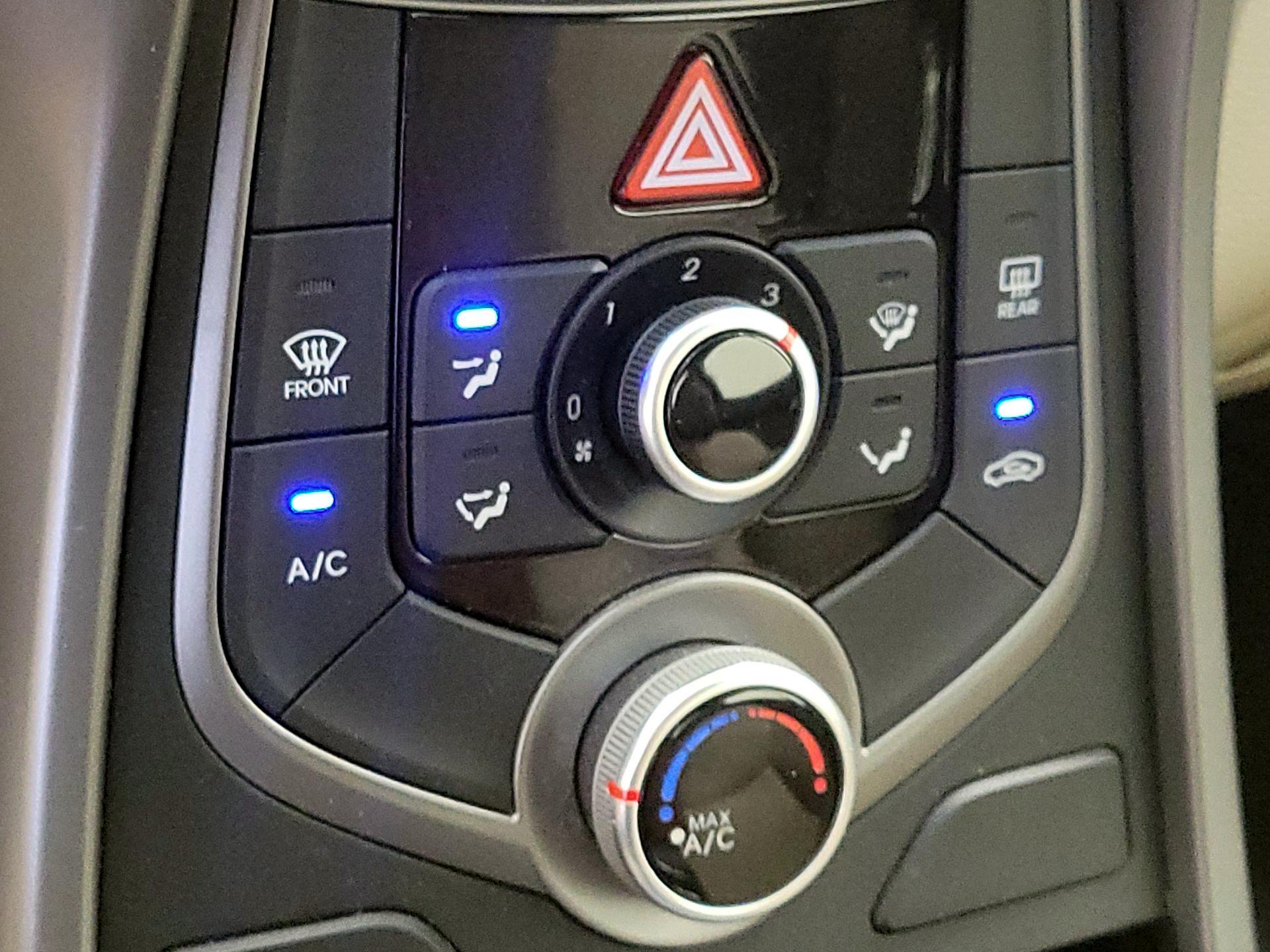 Thumbnail: 2016 Hyundai Elantra - 16