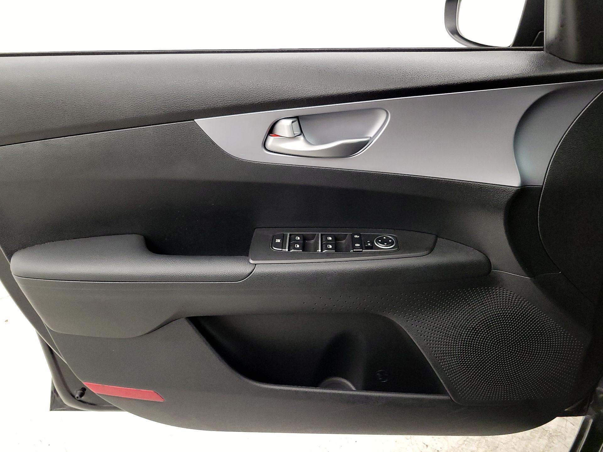 Thumbnail: 2023 Kia Forte - 12