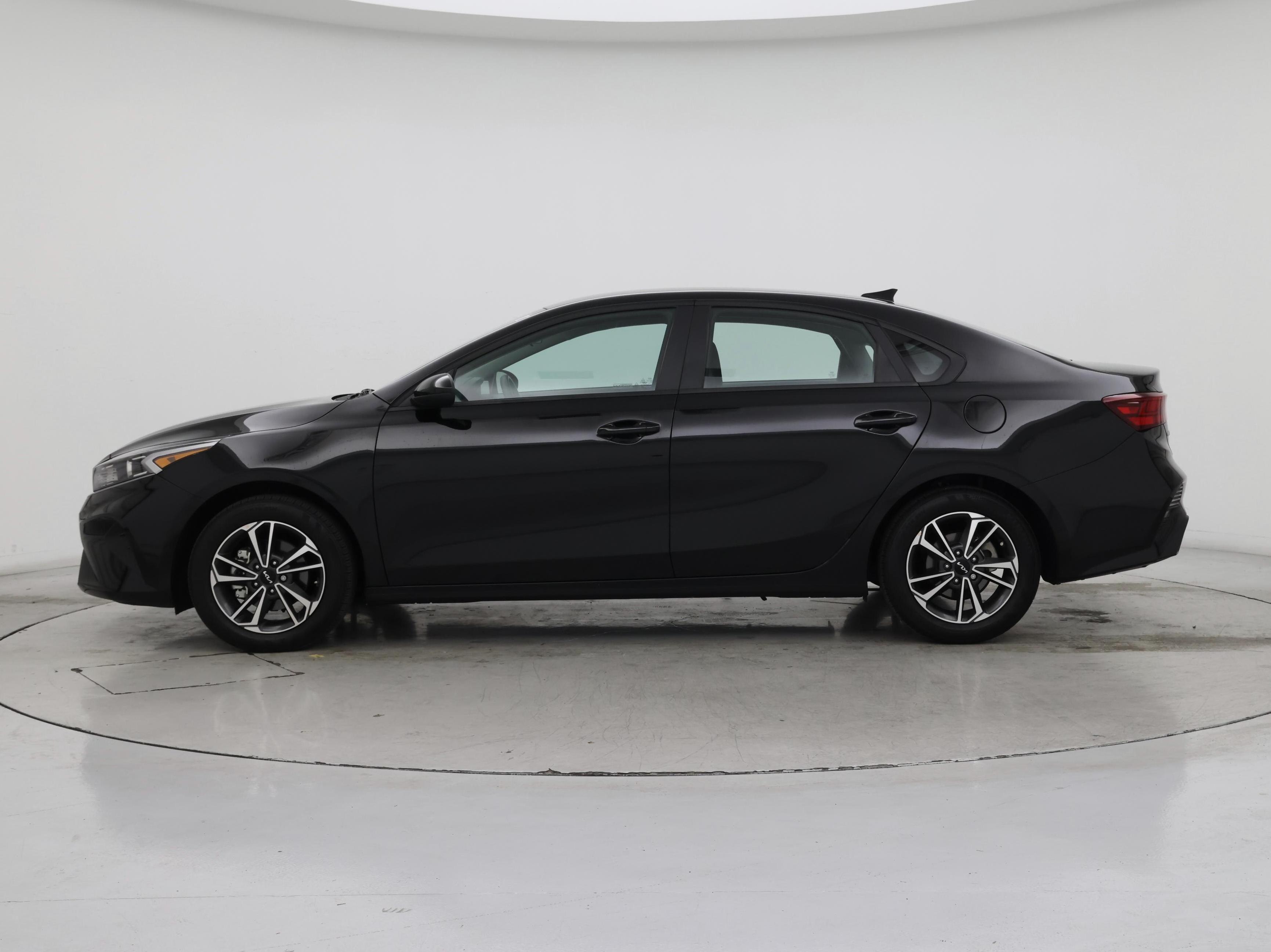 Thumbnail: 2023 Kia Forte - 3