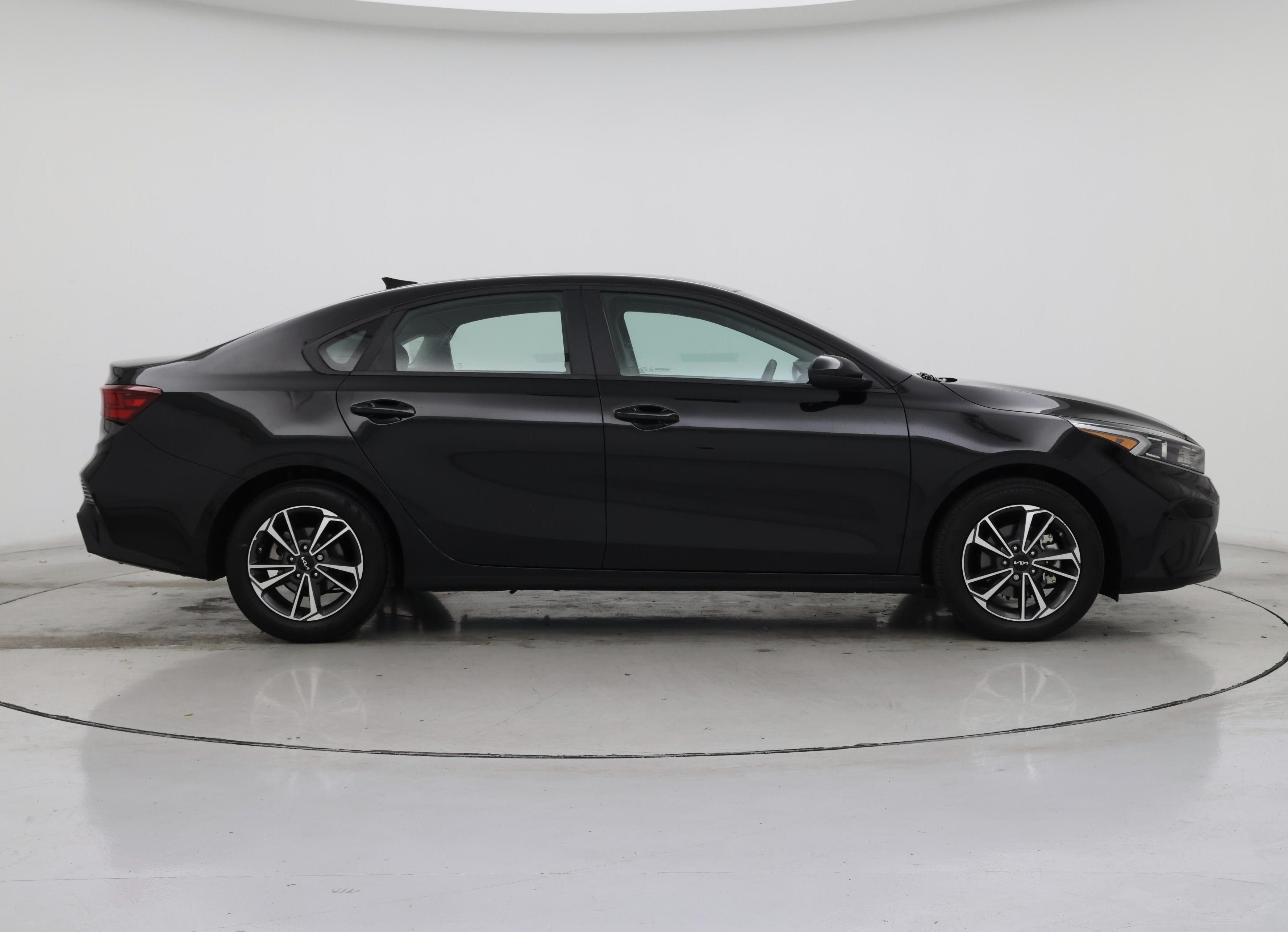 Thumbnail: 2023 Kia Forte - 7