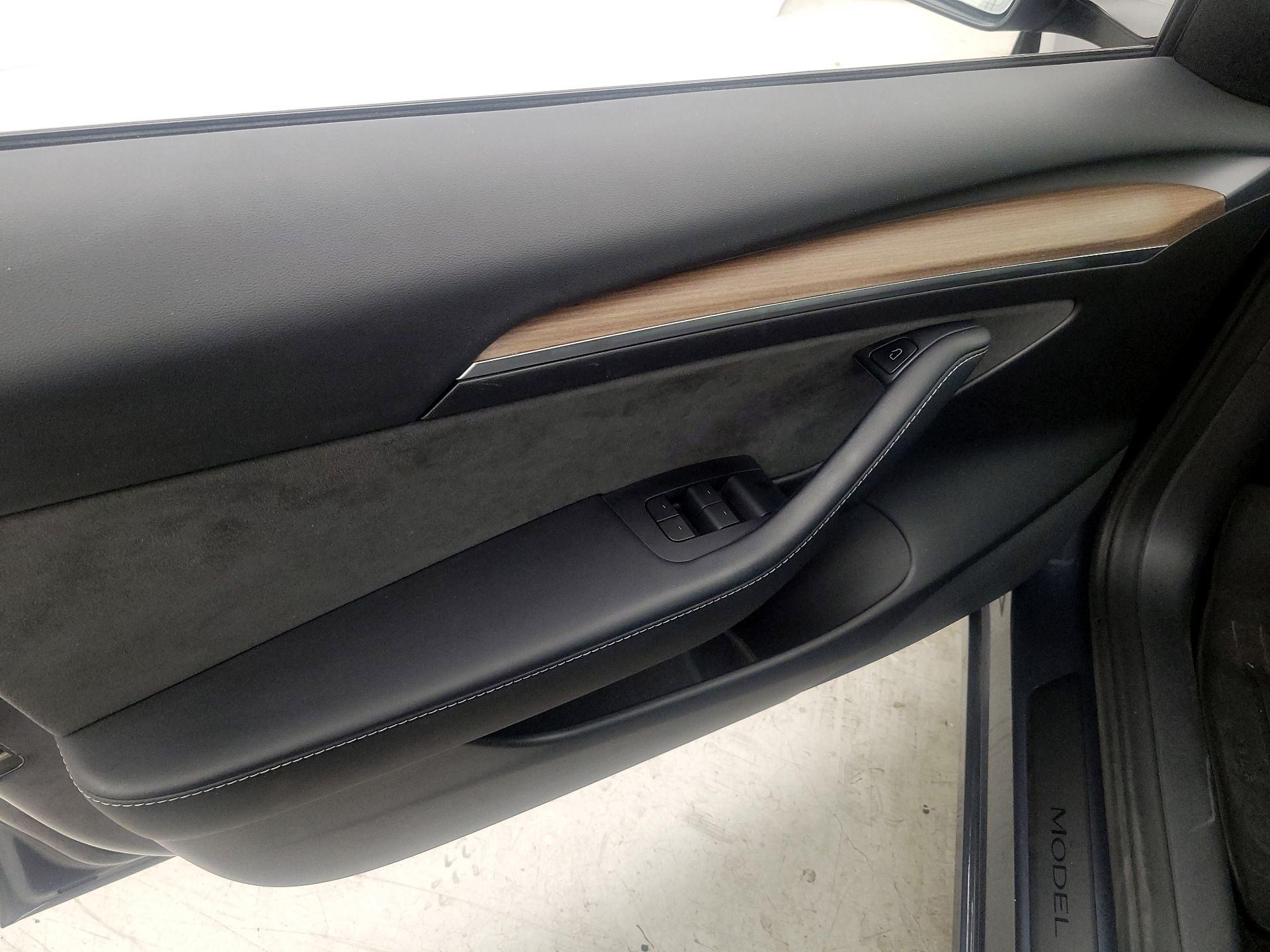 Thumbnail: 2022 Tesla Model 3 - 12