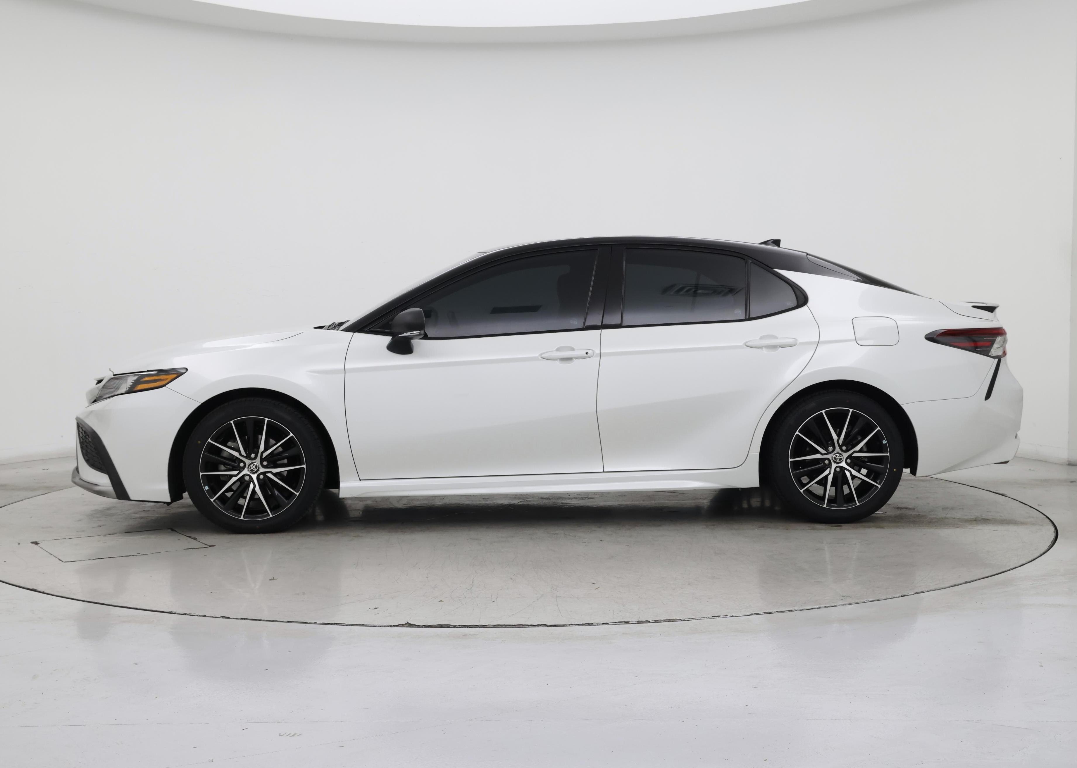Thumbnail: 2022 Toyota Camry - 3