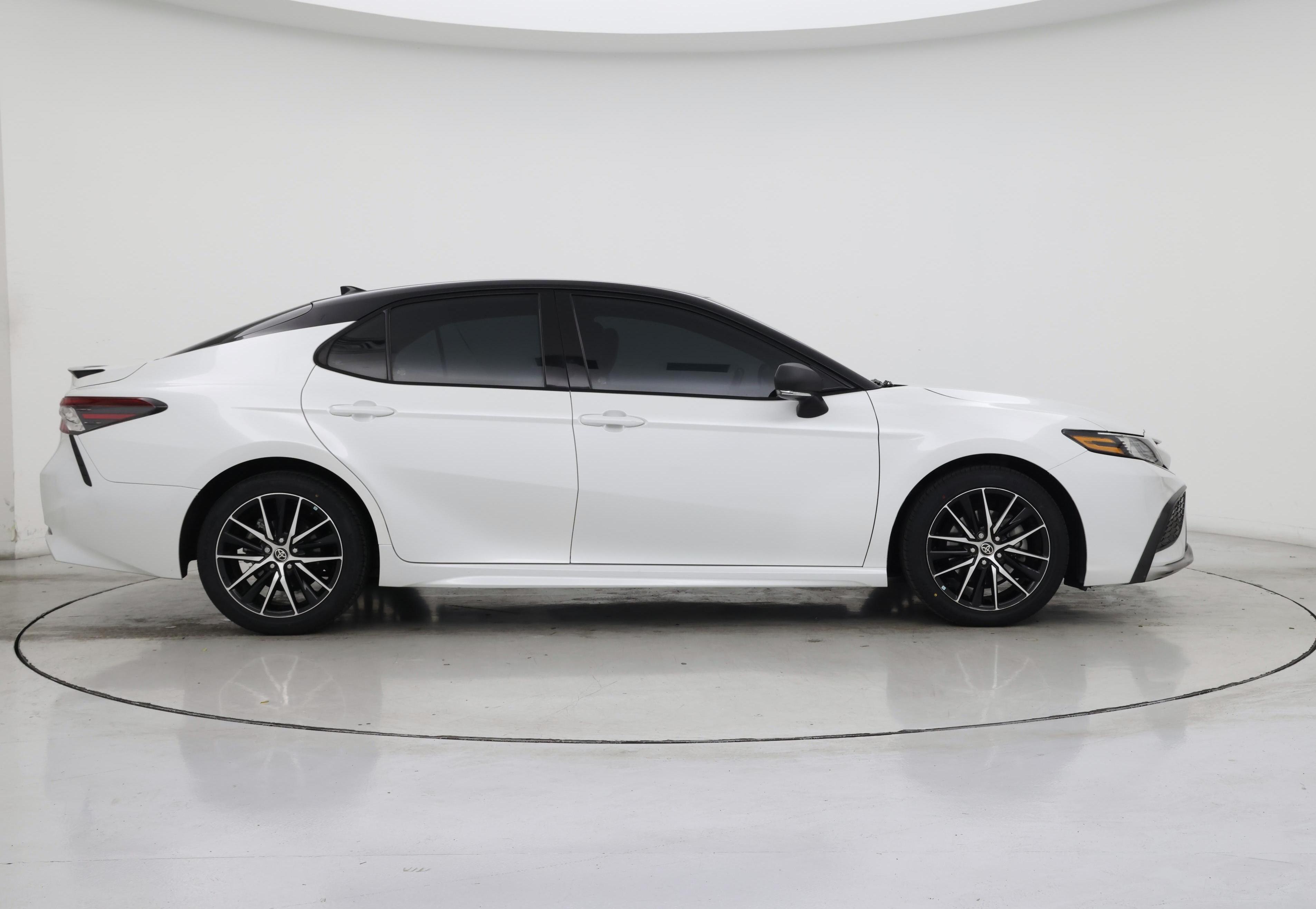 Thumbnail: 2022 Toyota Camry - 7